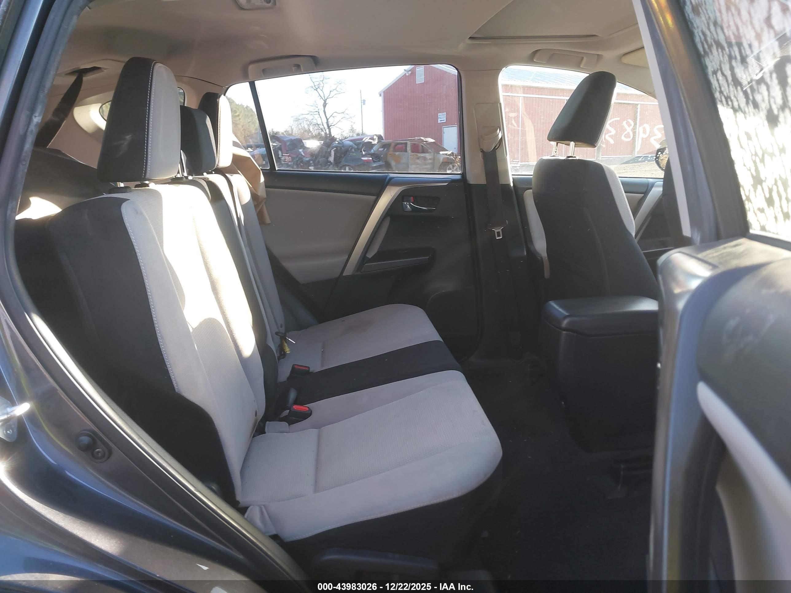 TOYOTA RAV4 image 8