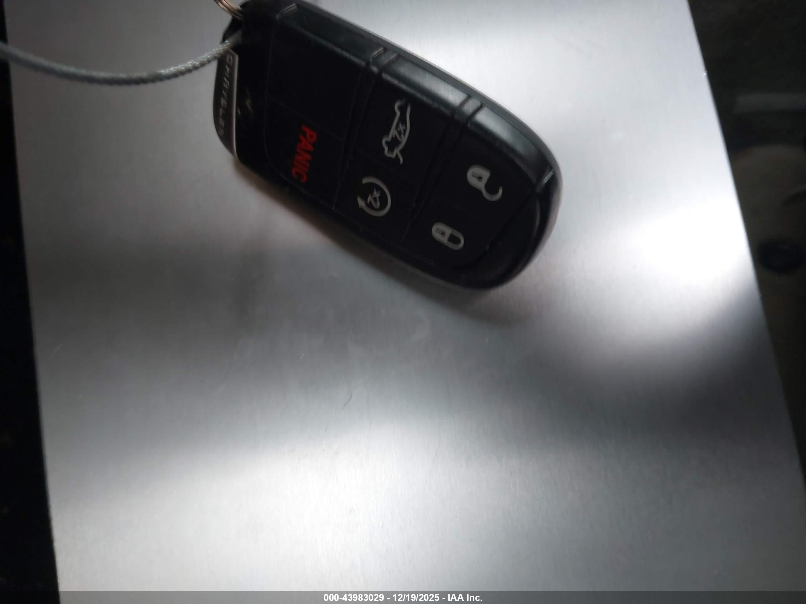 CHRYSLER 300 image 11