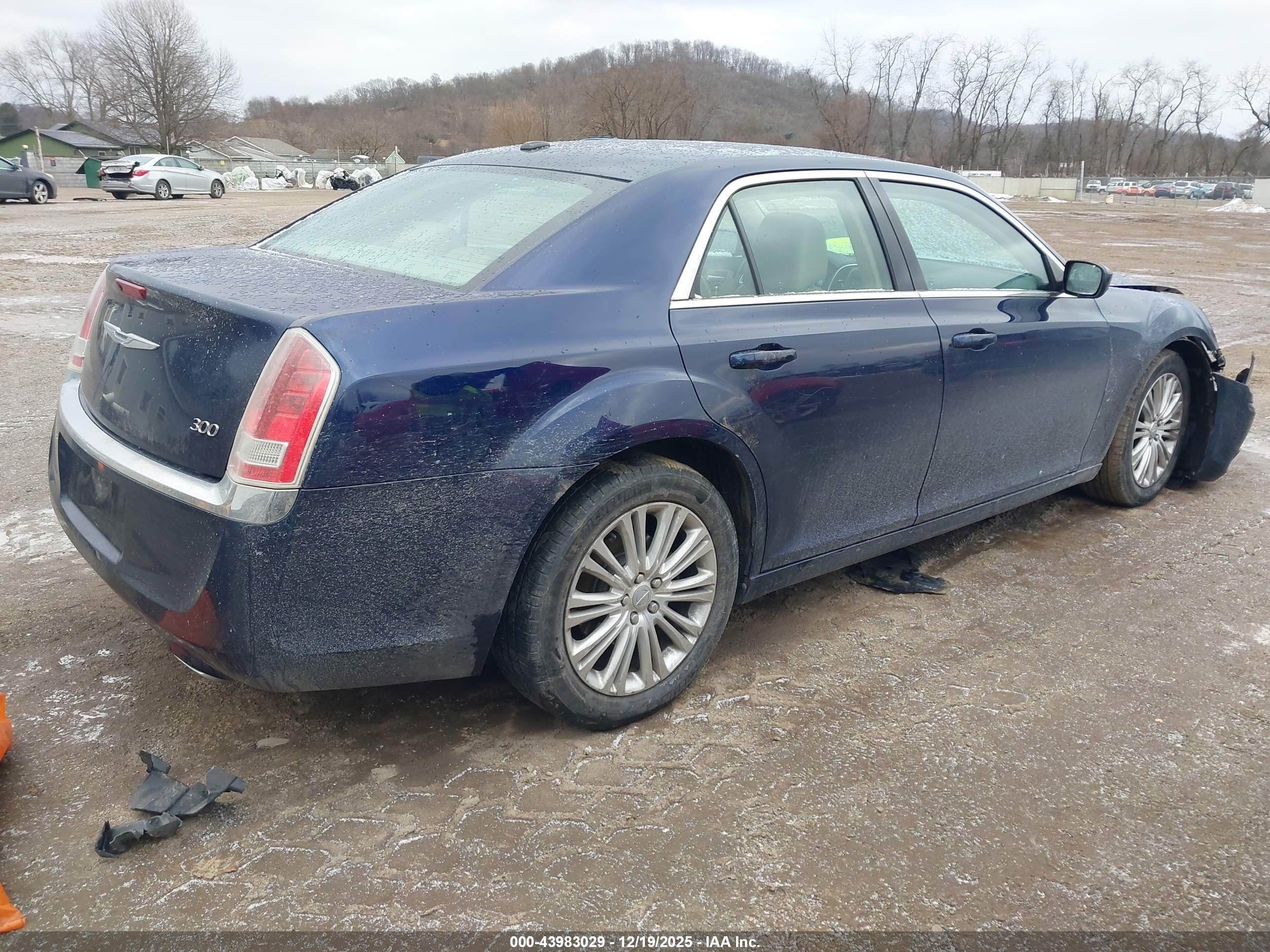 CHRYSLER 300 image 4