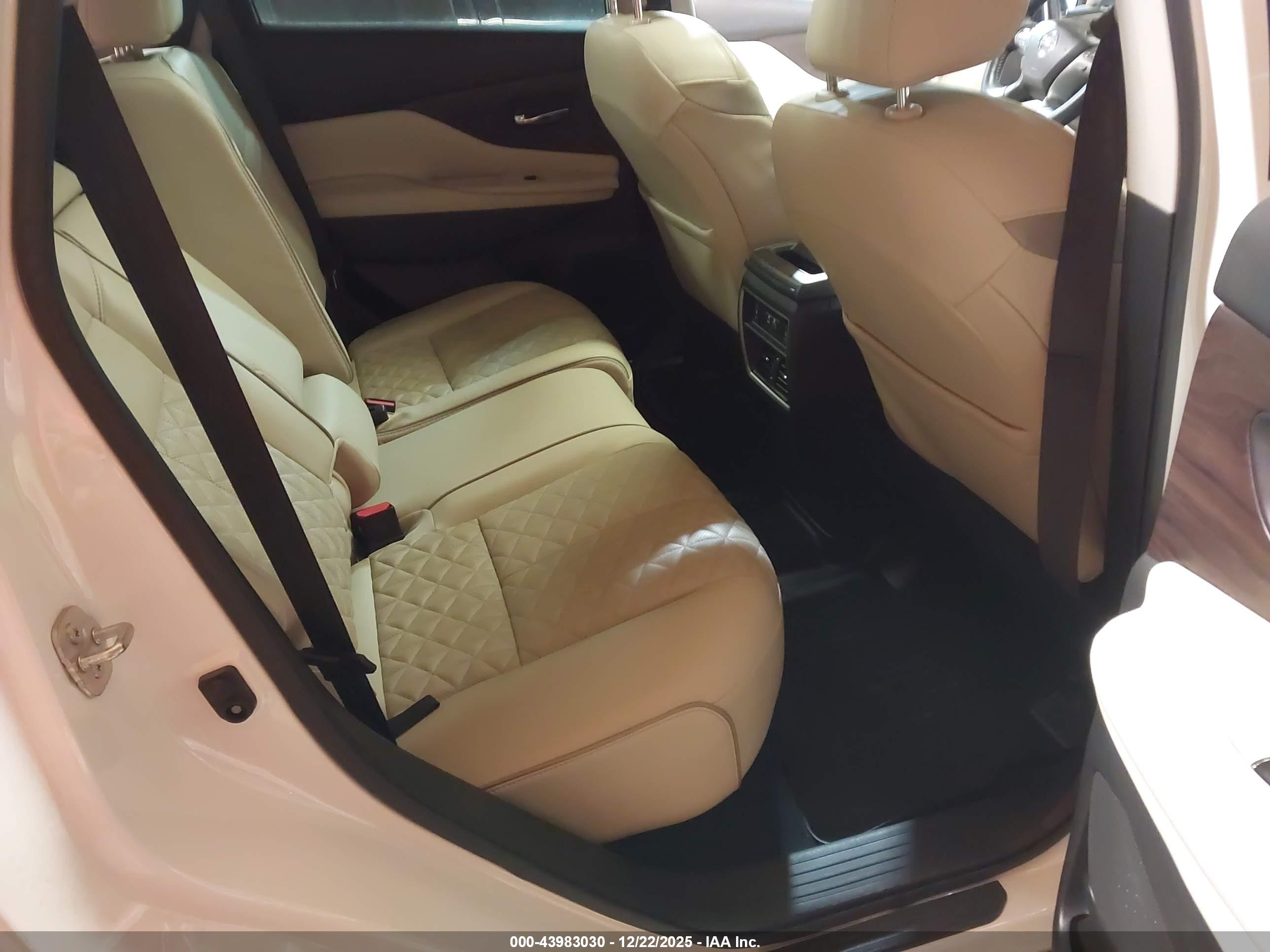 NISSAN MURANO image 8