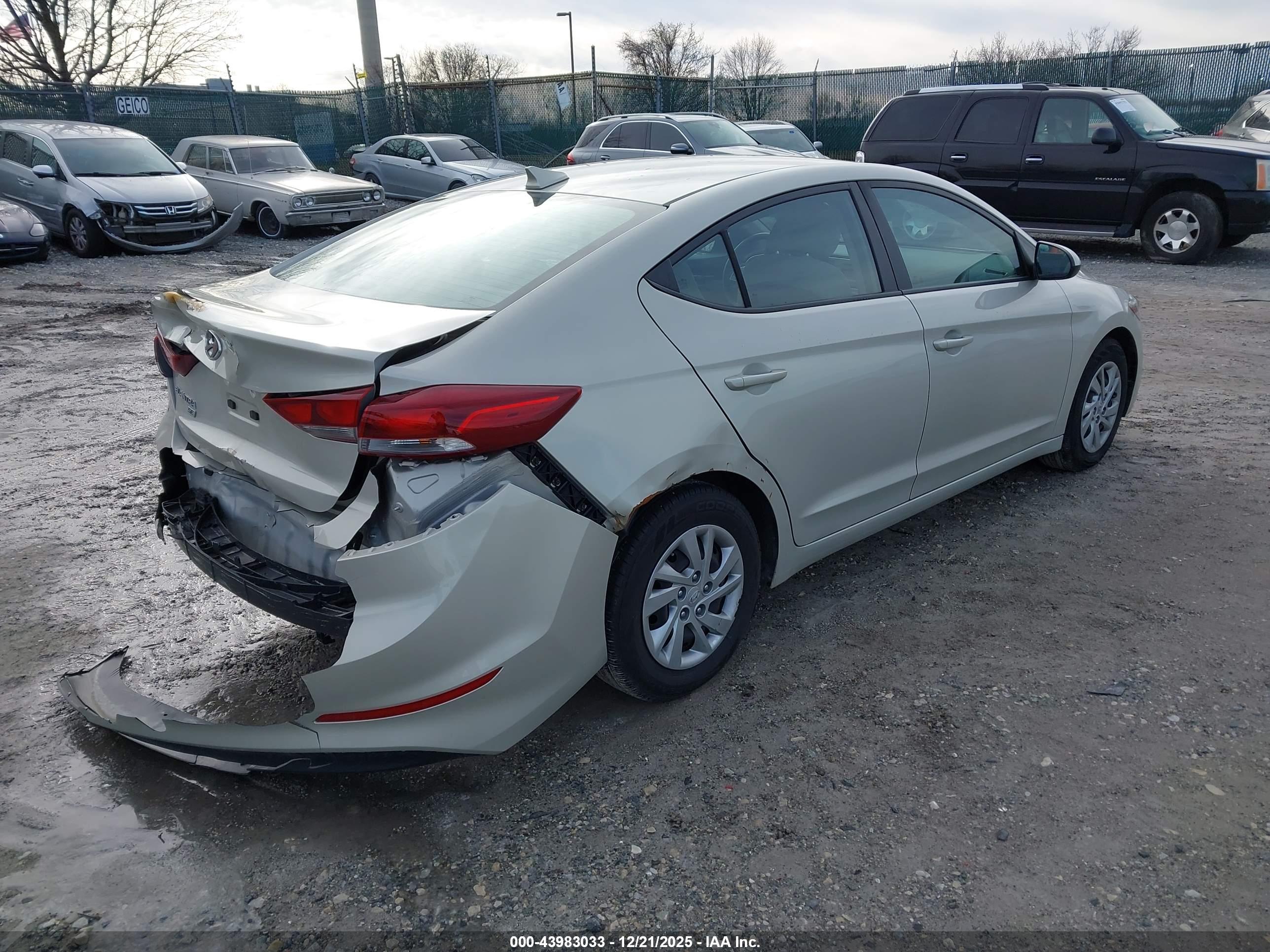 HYUNDAI ELANTRA image 4