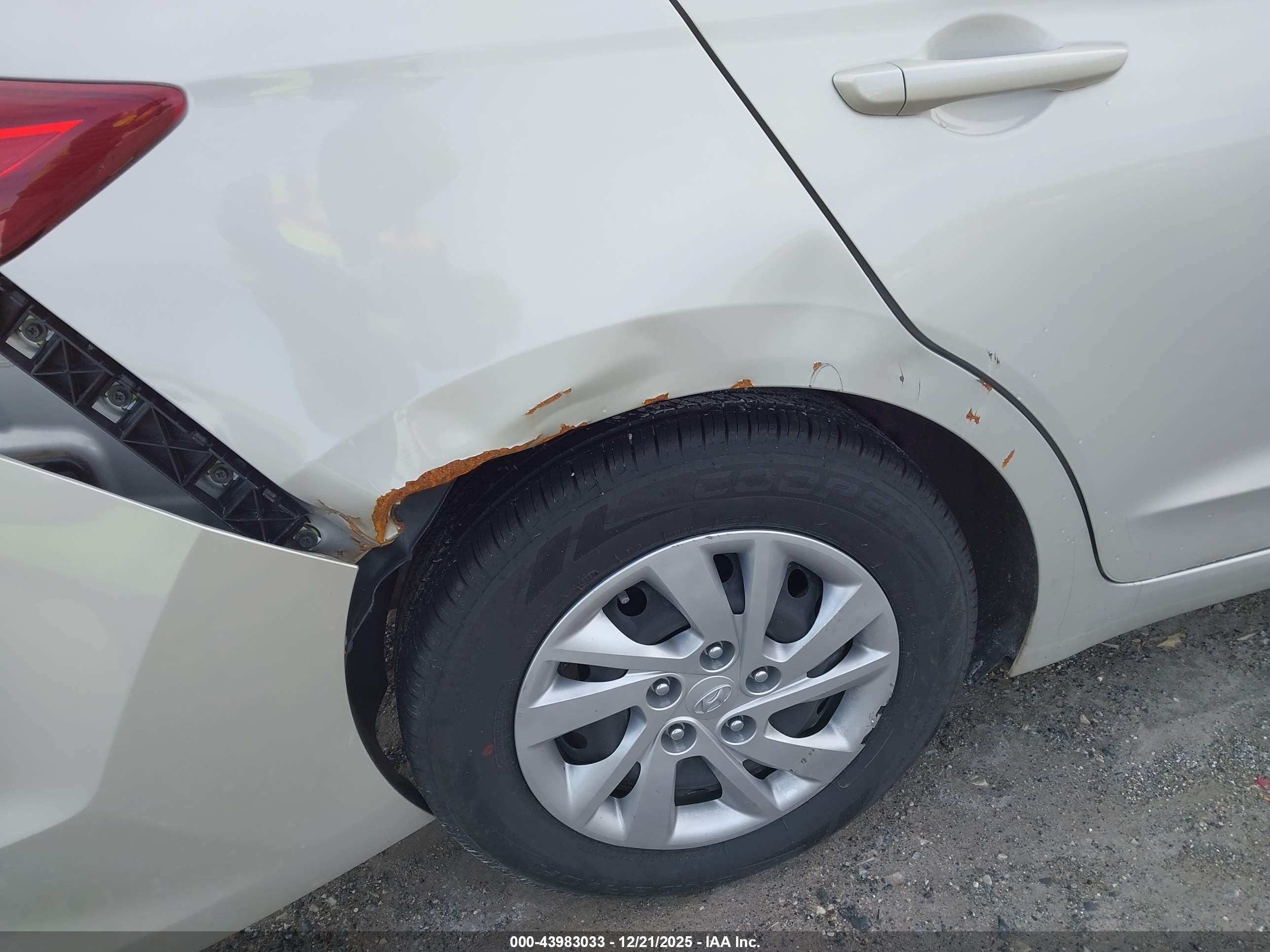 HYUNDAI ELANTRA image 6