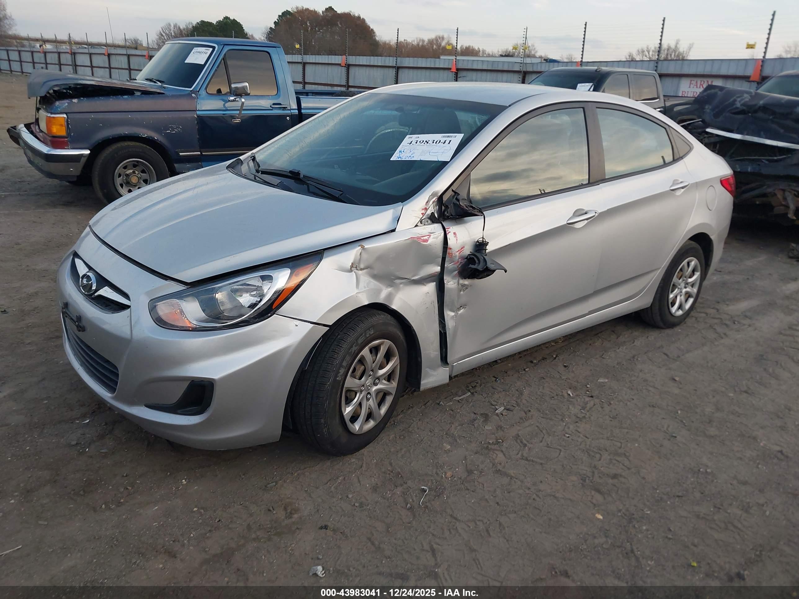 HYUNDAI ACCENT image 2