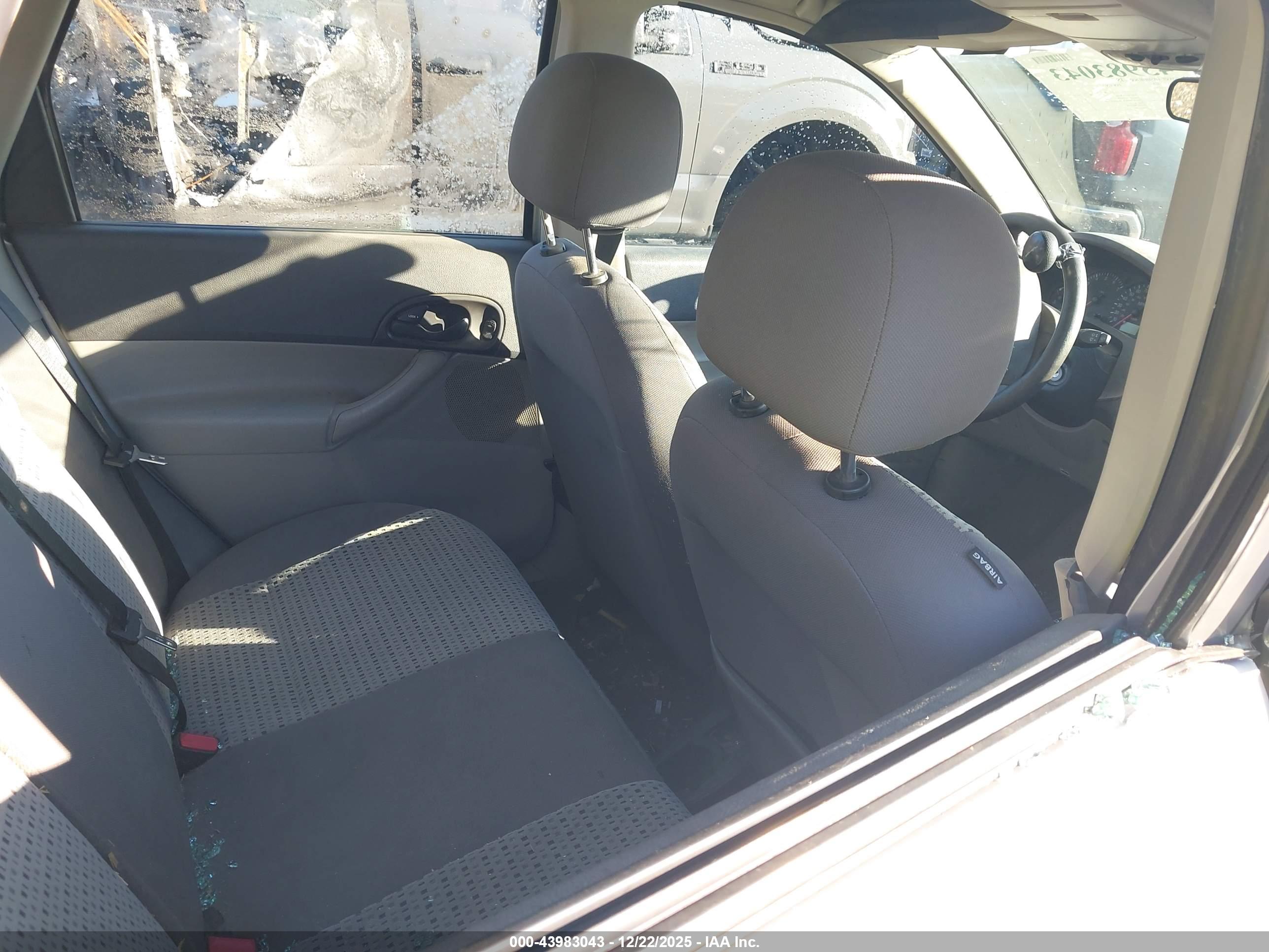 FORD FOCUS image 8
