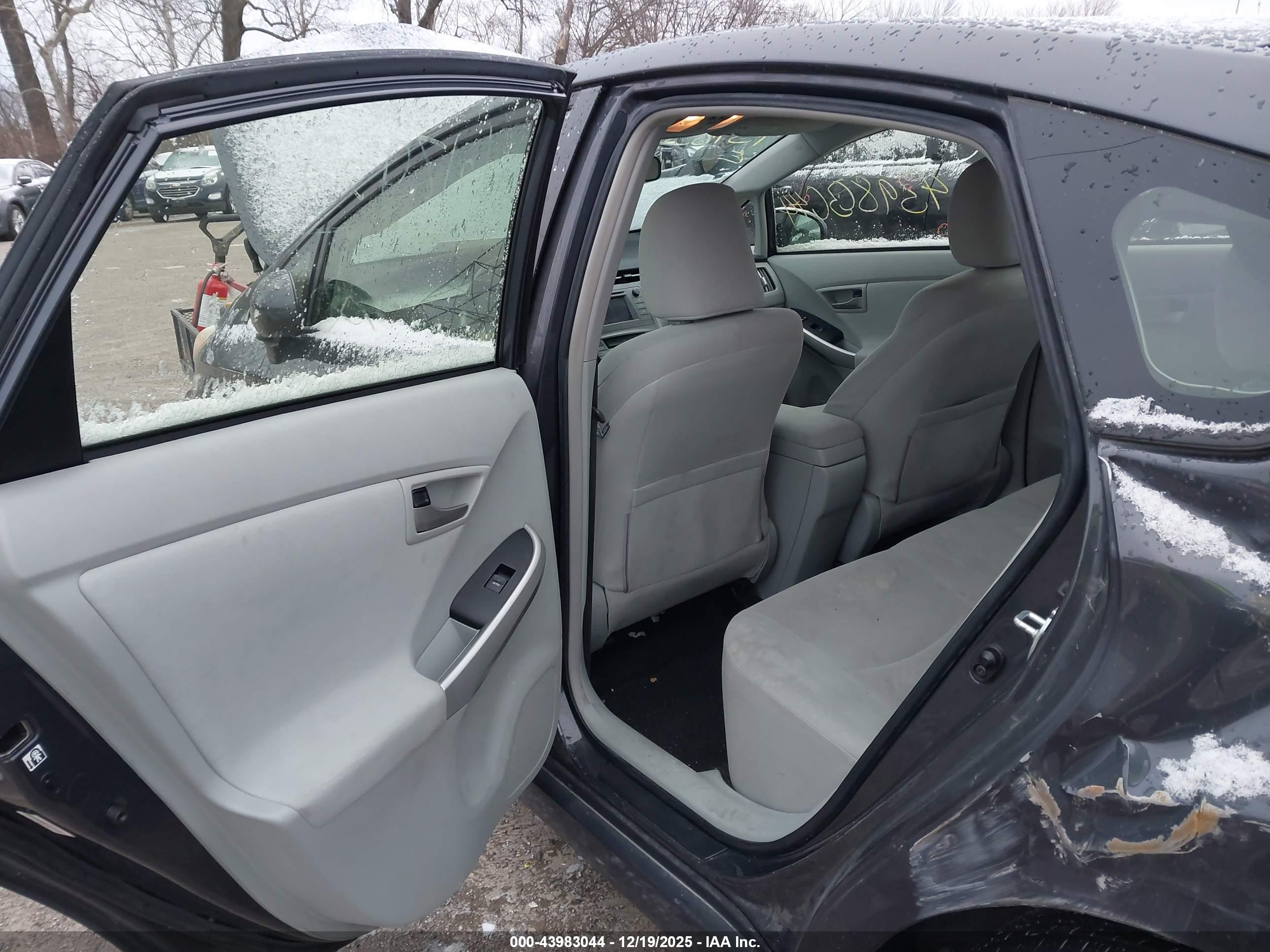 TOYOTA PRIUS image 8
