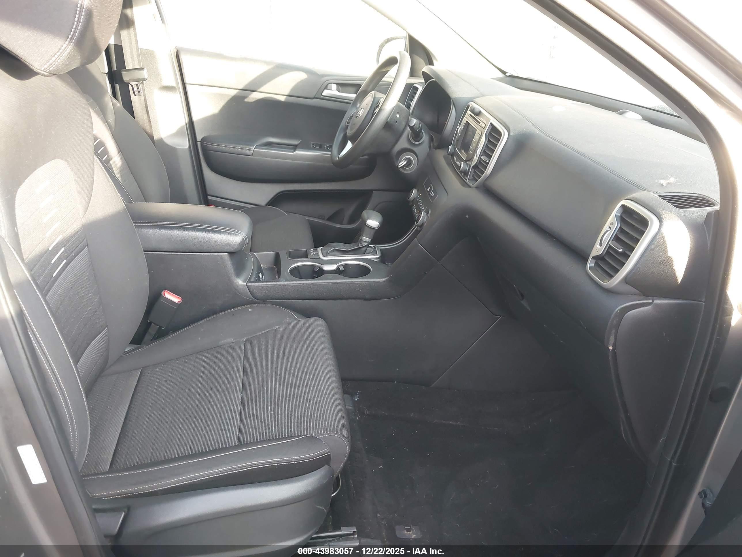 KIA SPORTAGE image 5