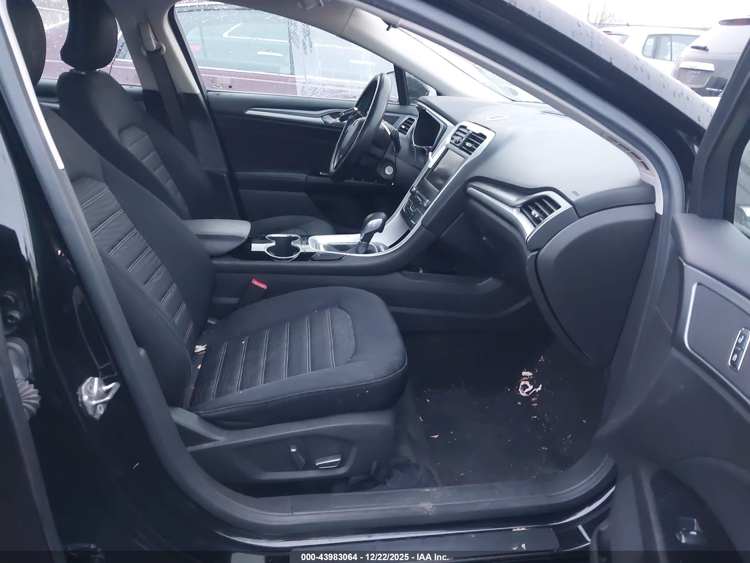 FORD FUSION image 5