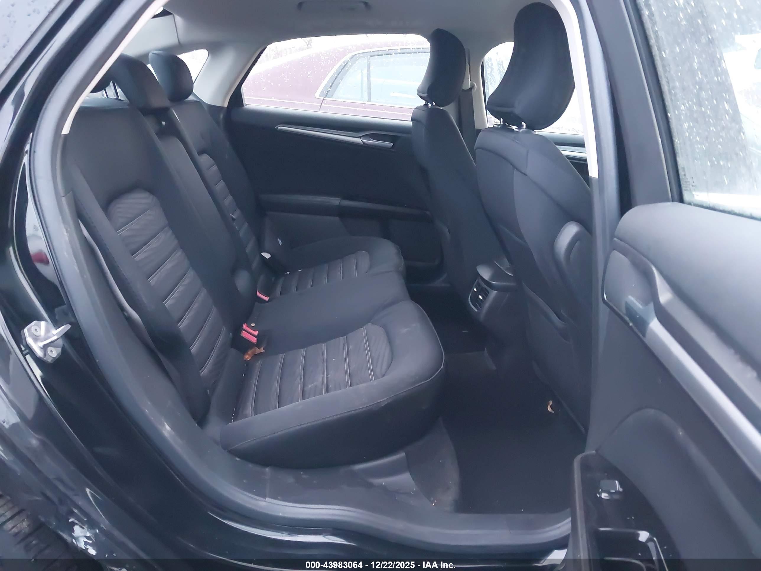 FORD FUSION image 8