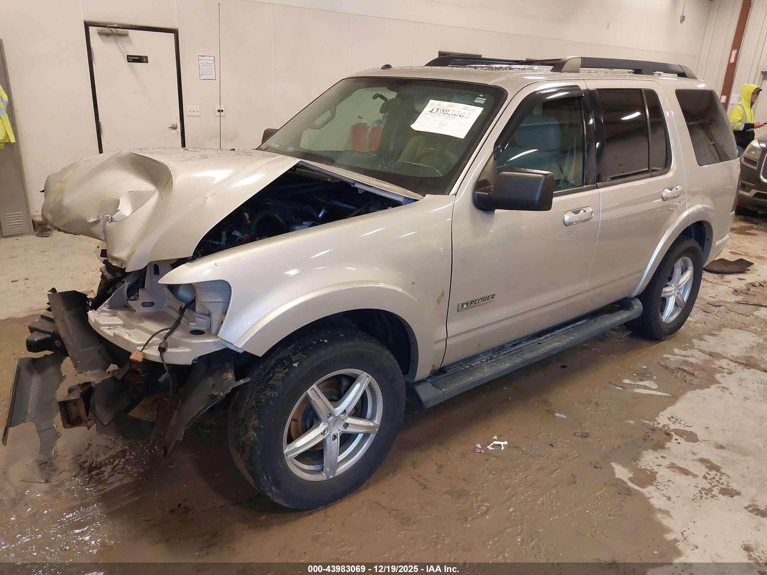 FORD EXPLORER image 2