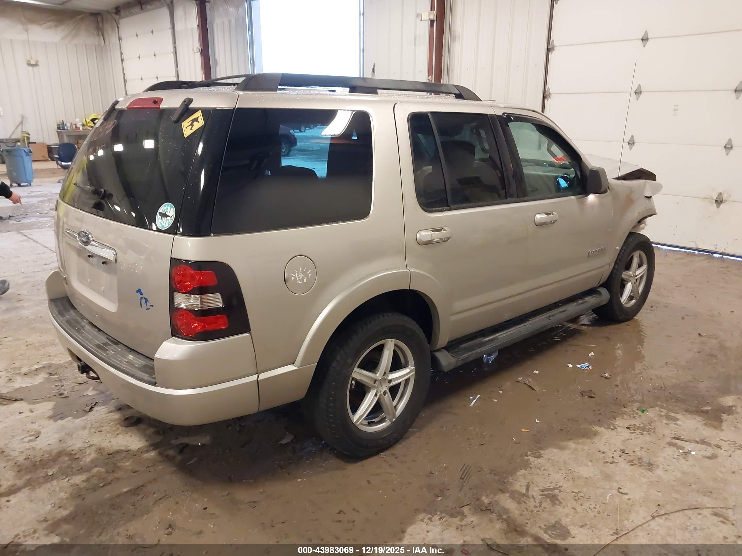 FORD EXPLORER image 4