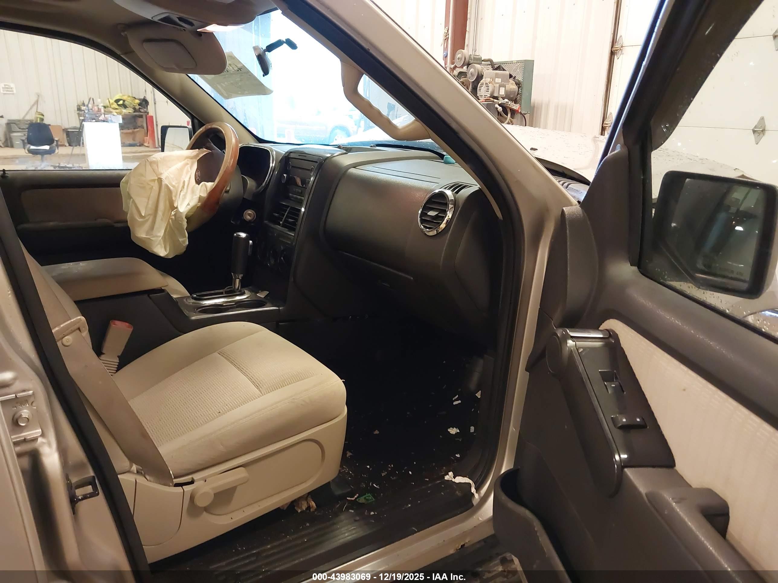FORD EXPLORER image 5