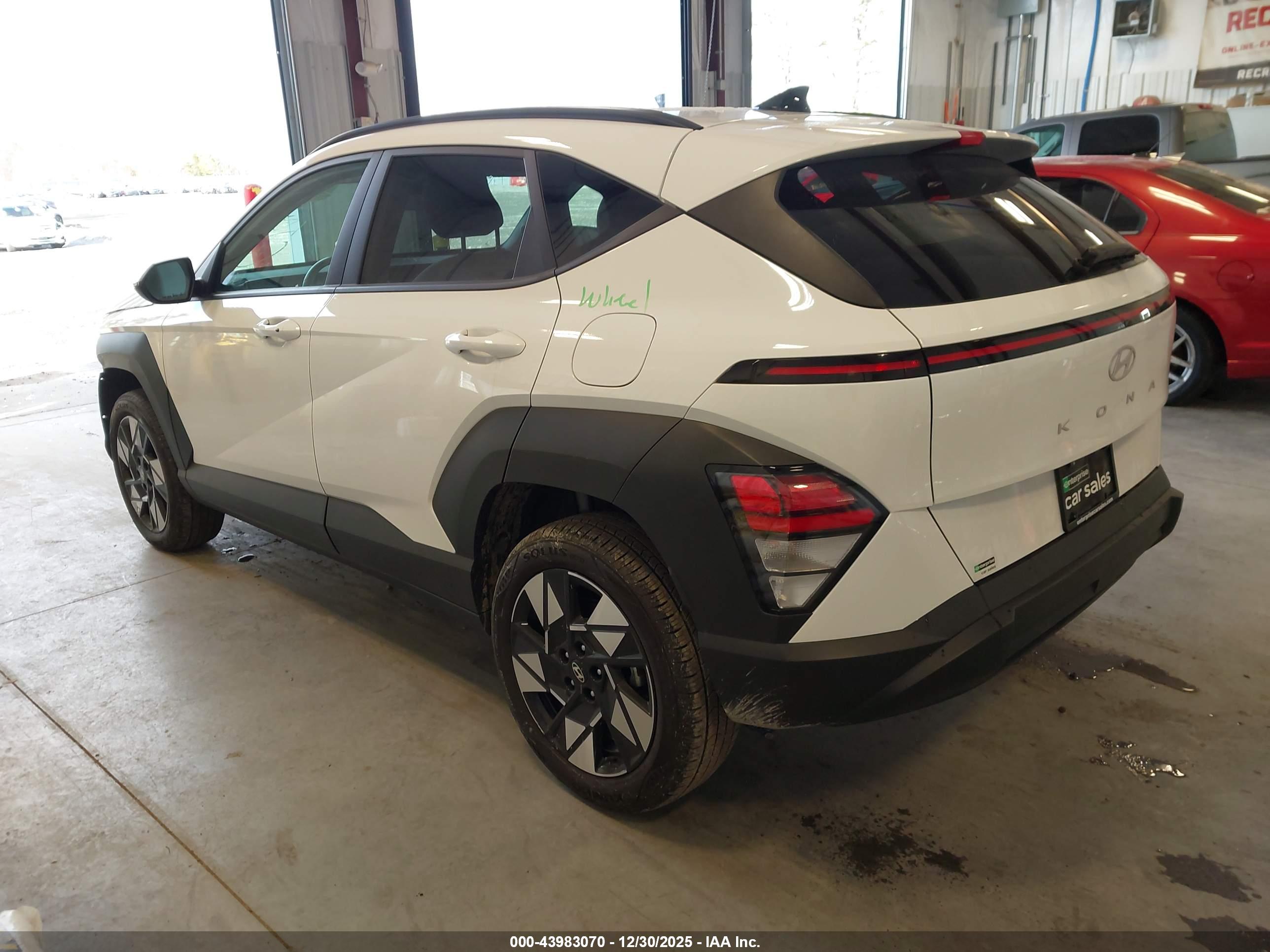 HYUNDAI KONA image 3