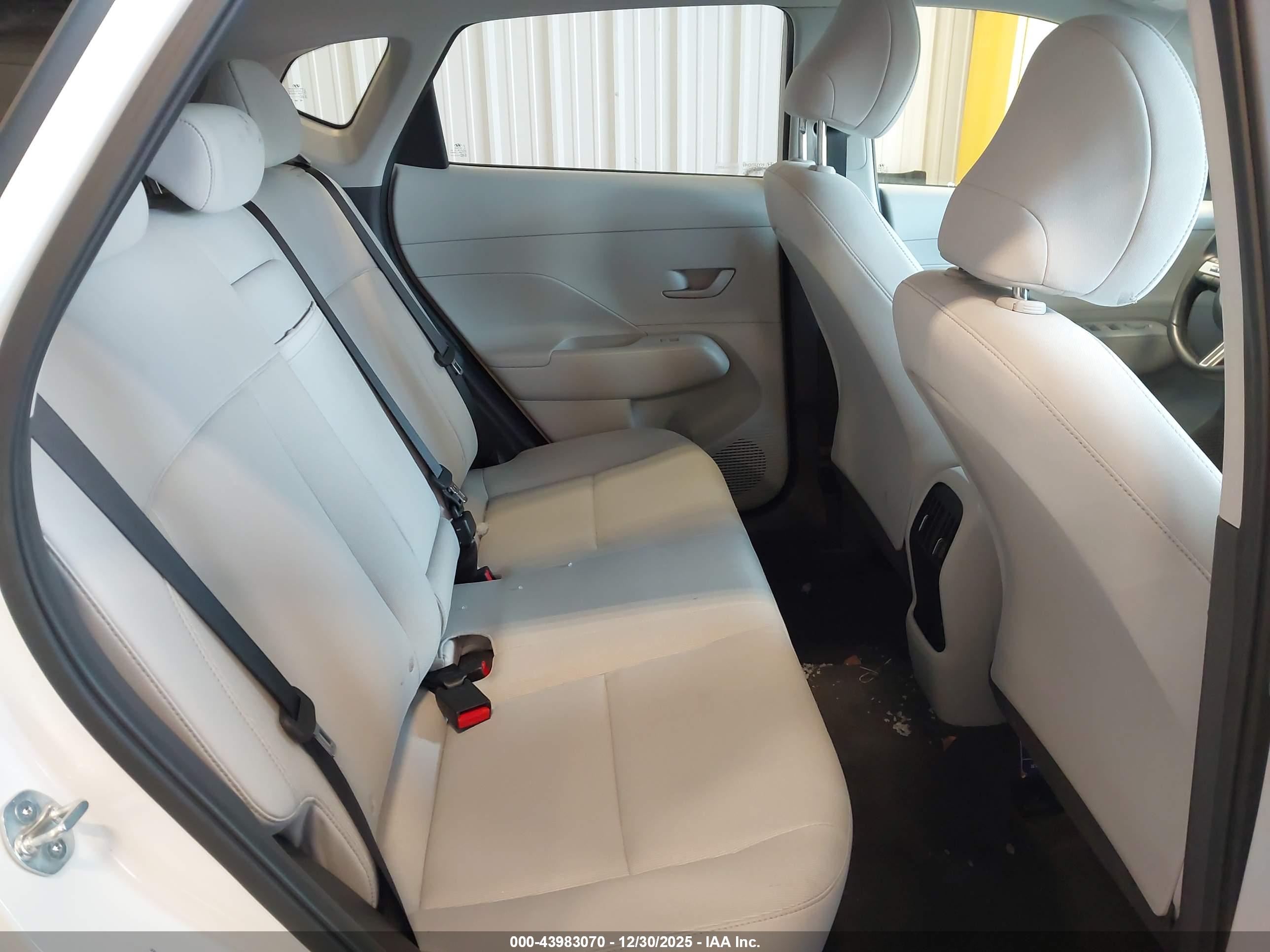 HYUNDAI KONA image 8