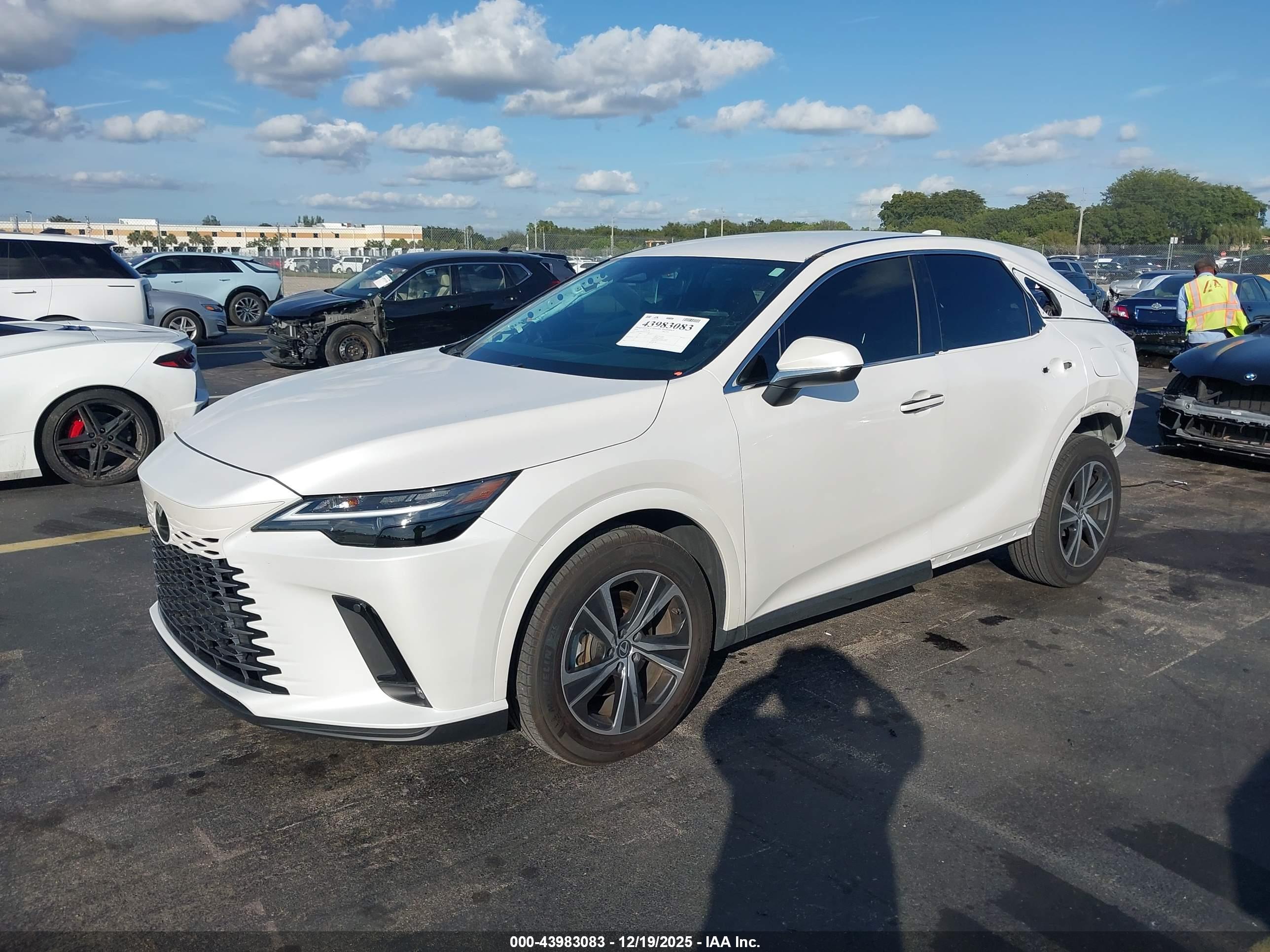 LEXUS RX image 2