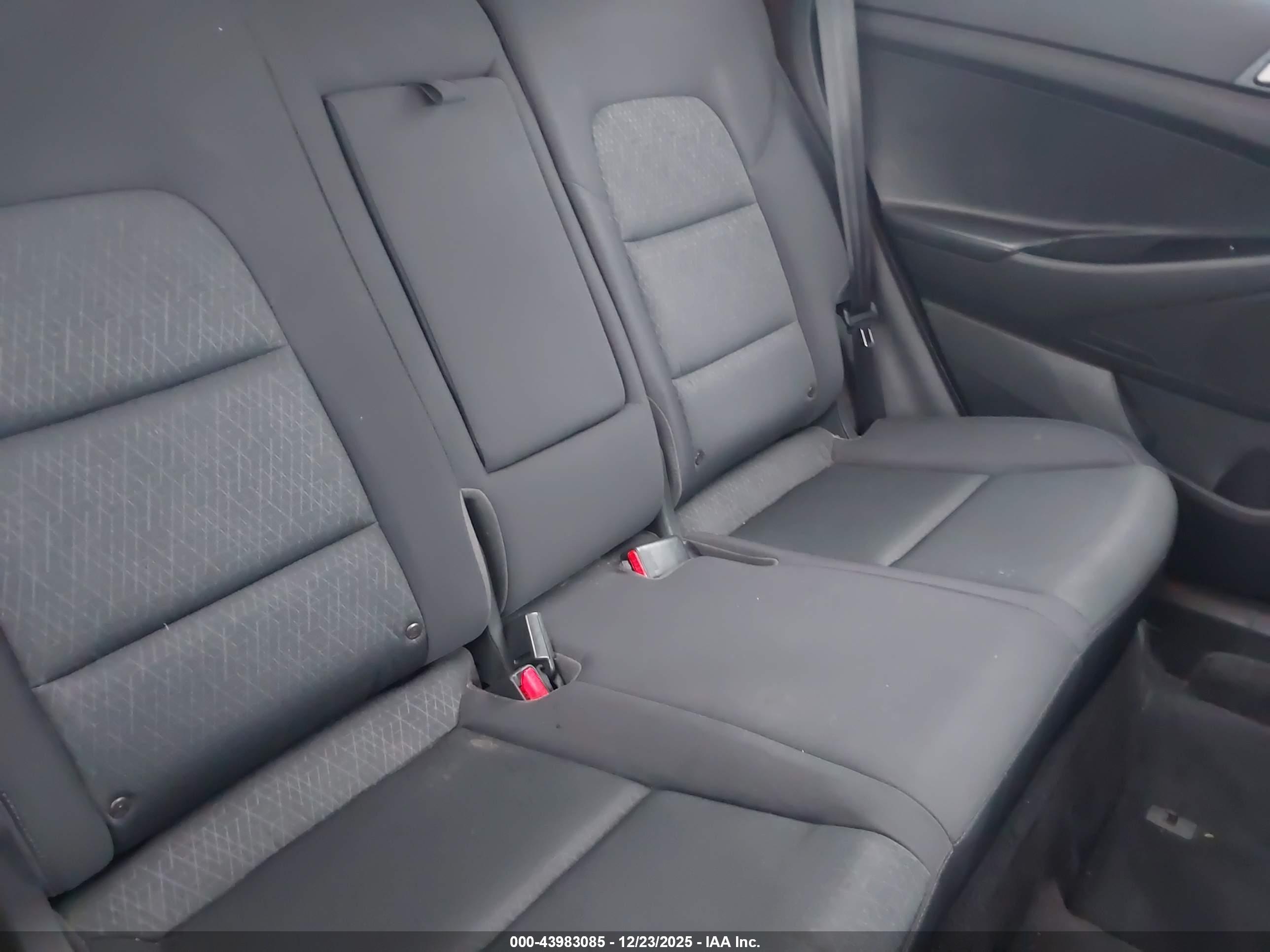HYUNDAI TUCSON image 8