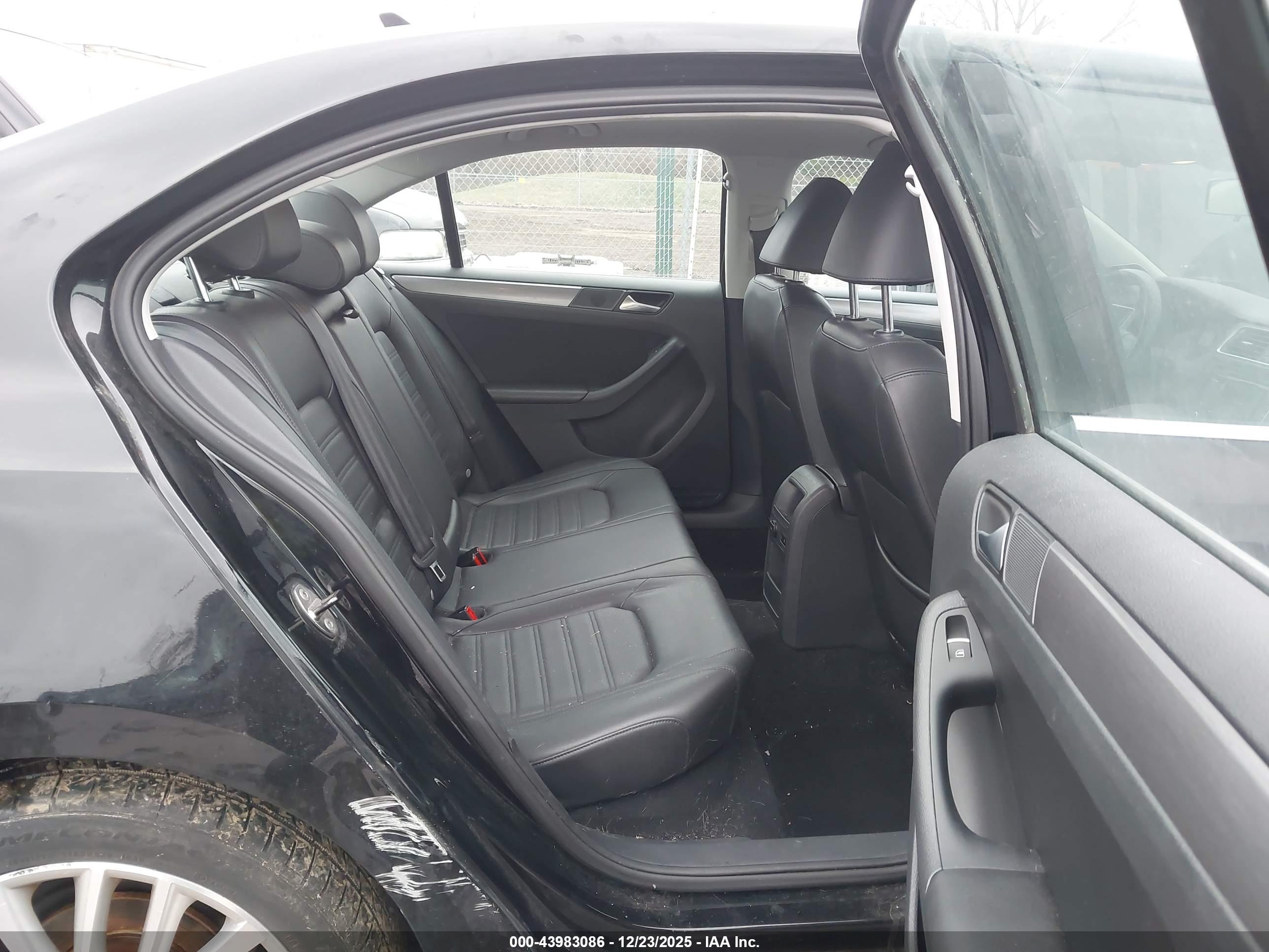 VOLKSWAGEN JETTA image 8