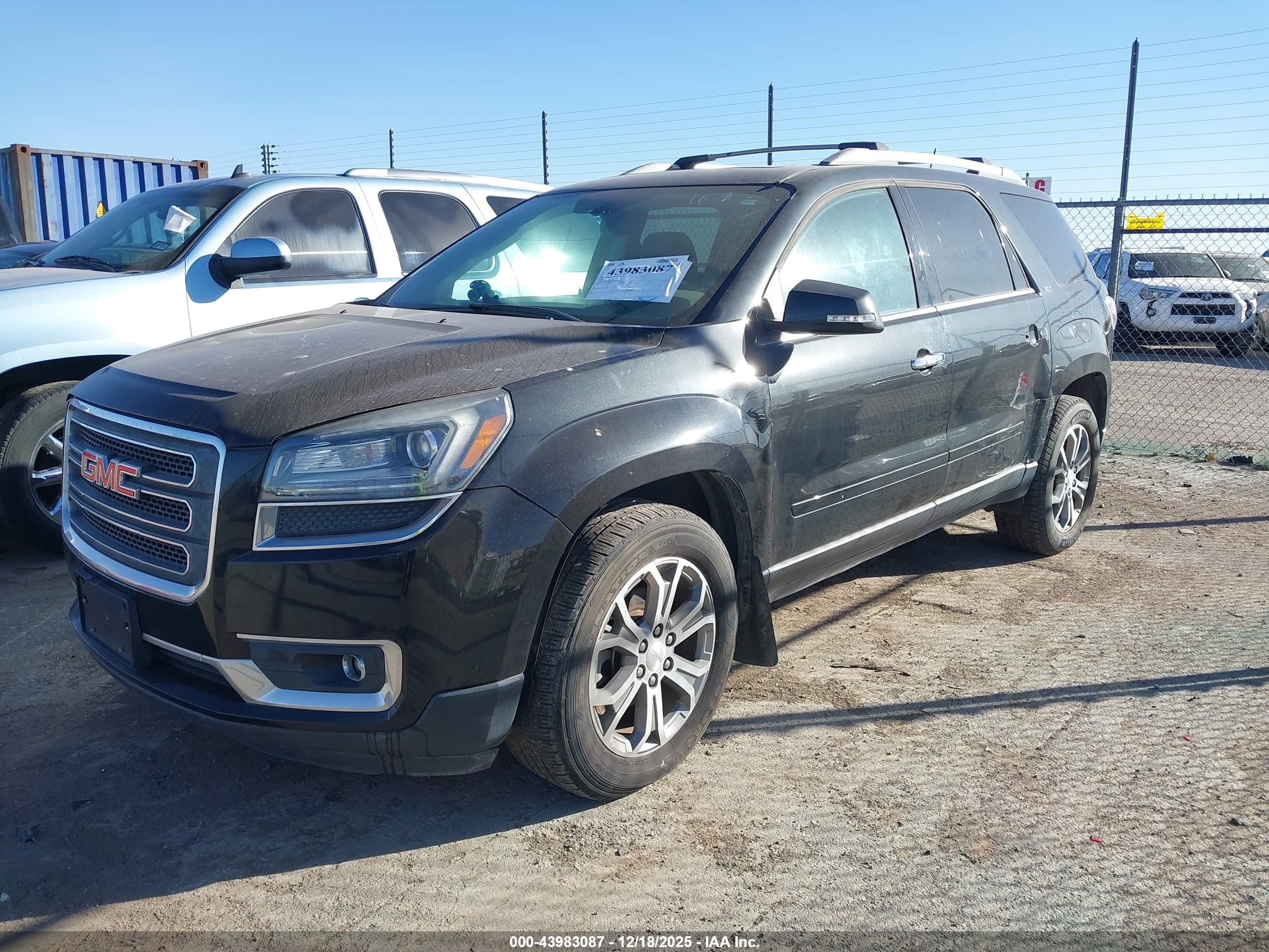 GMC ACADIA image 2