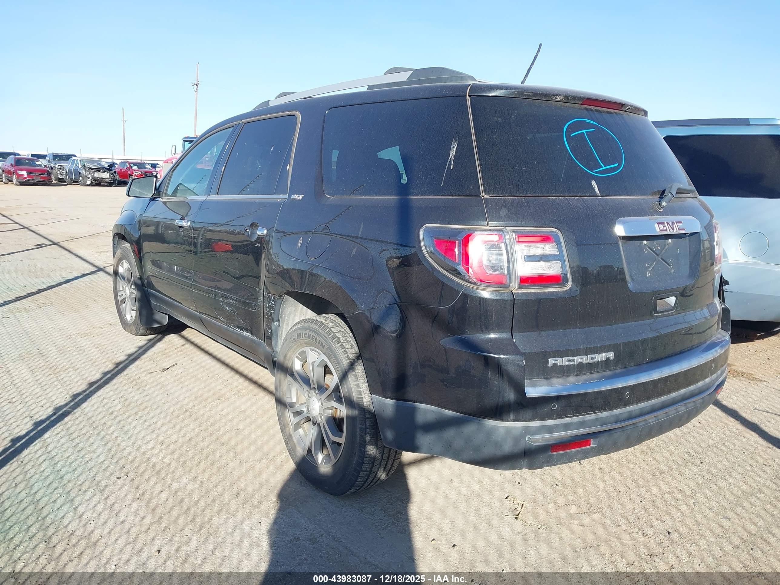 GMC ACADIA image 3