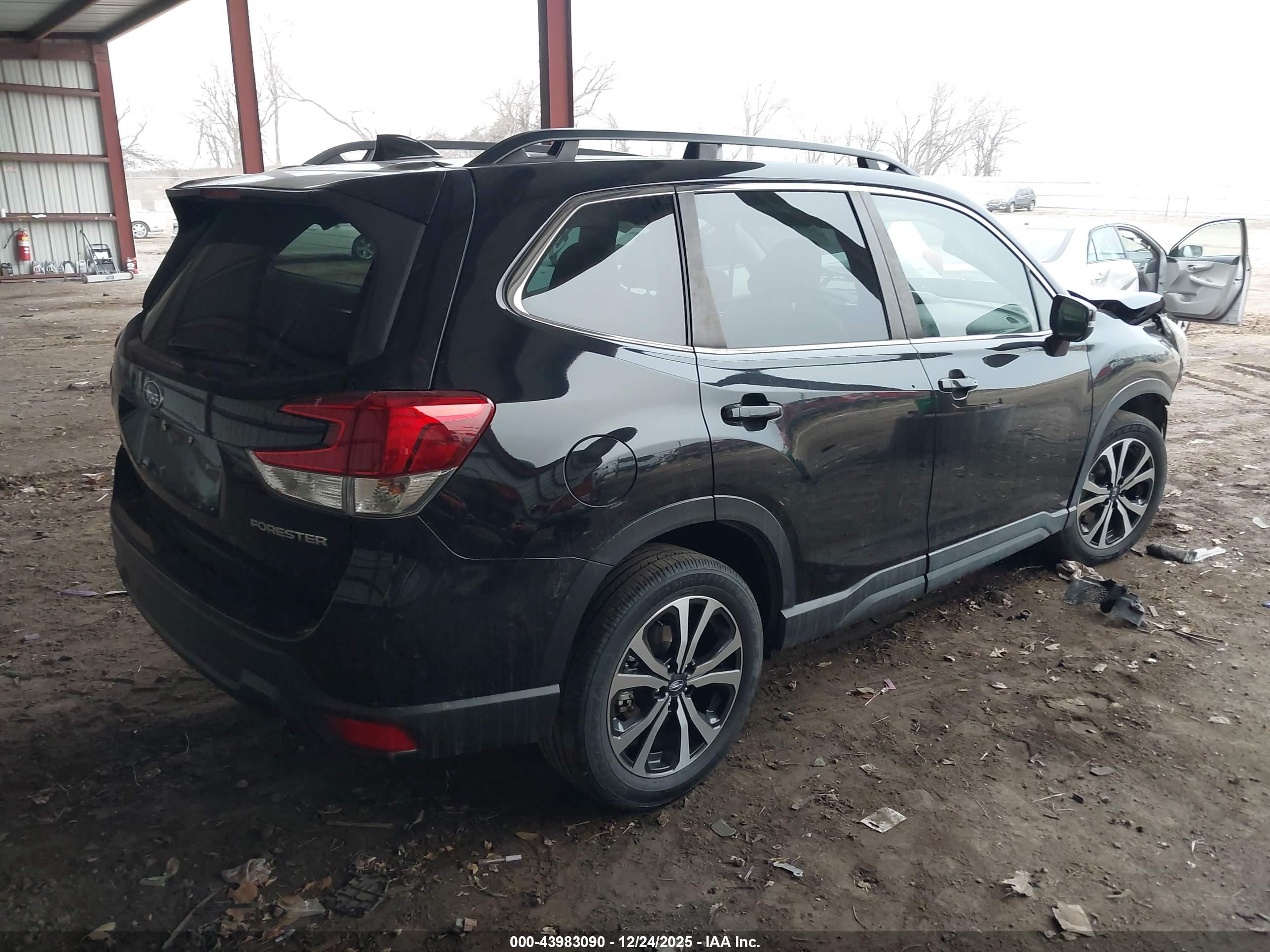 SUBARU FORESTER image 4