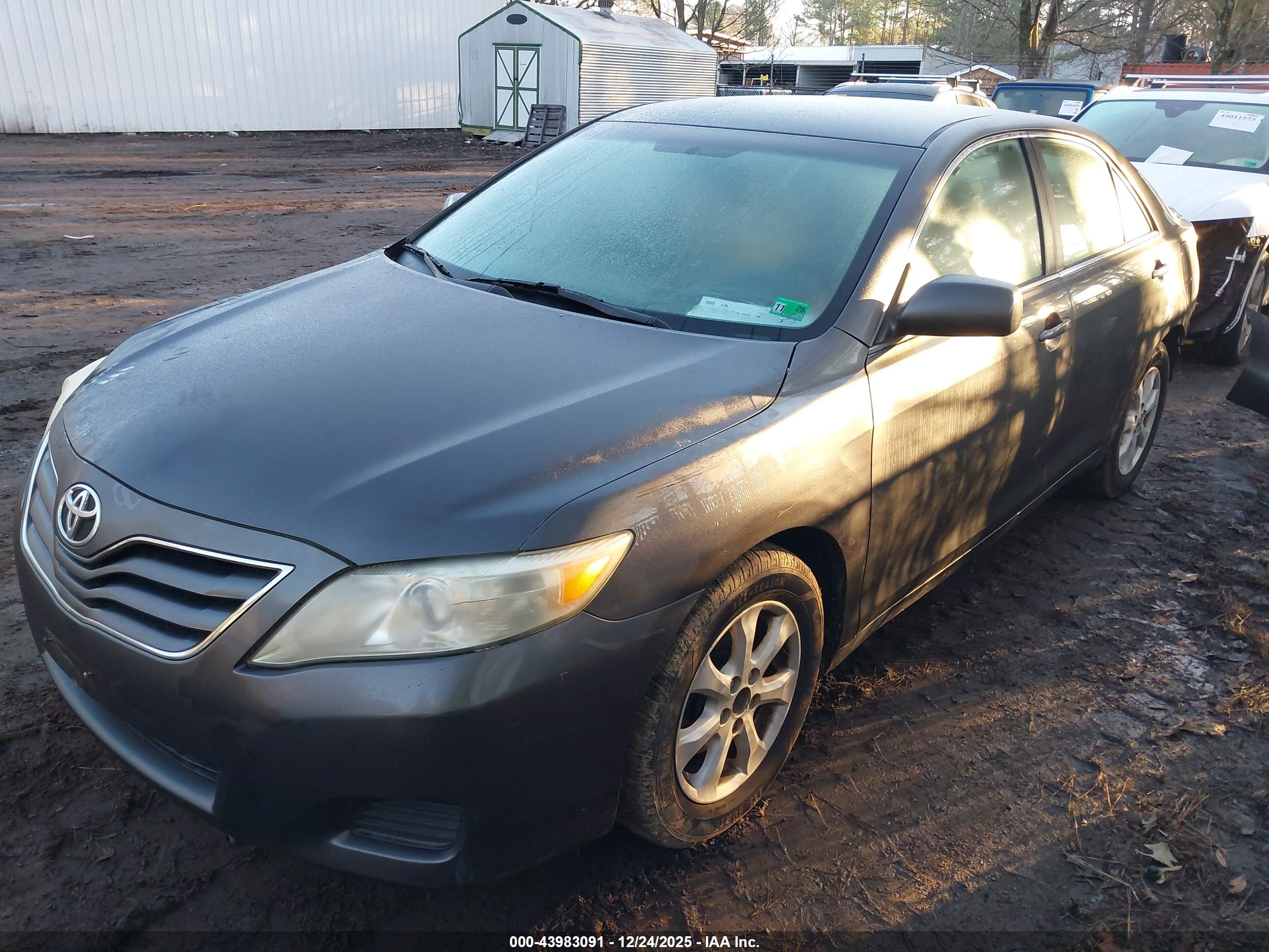 TOYOTA CAMRY image 2