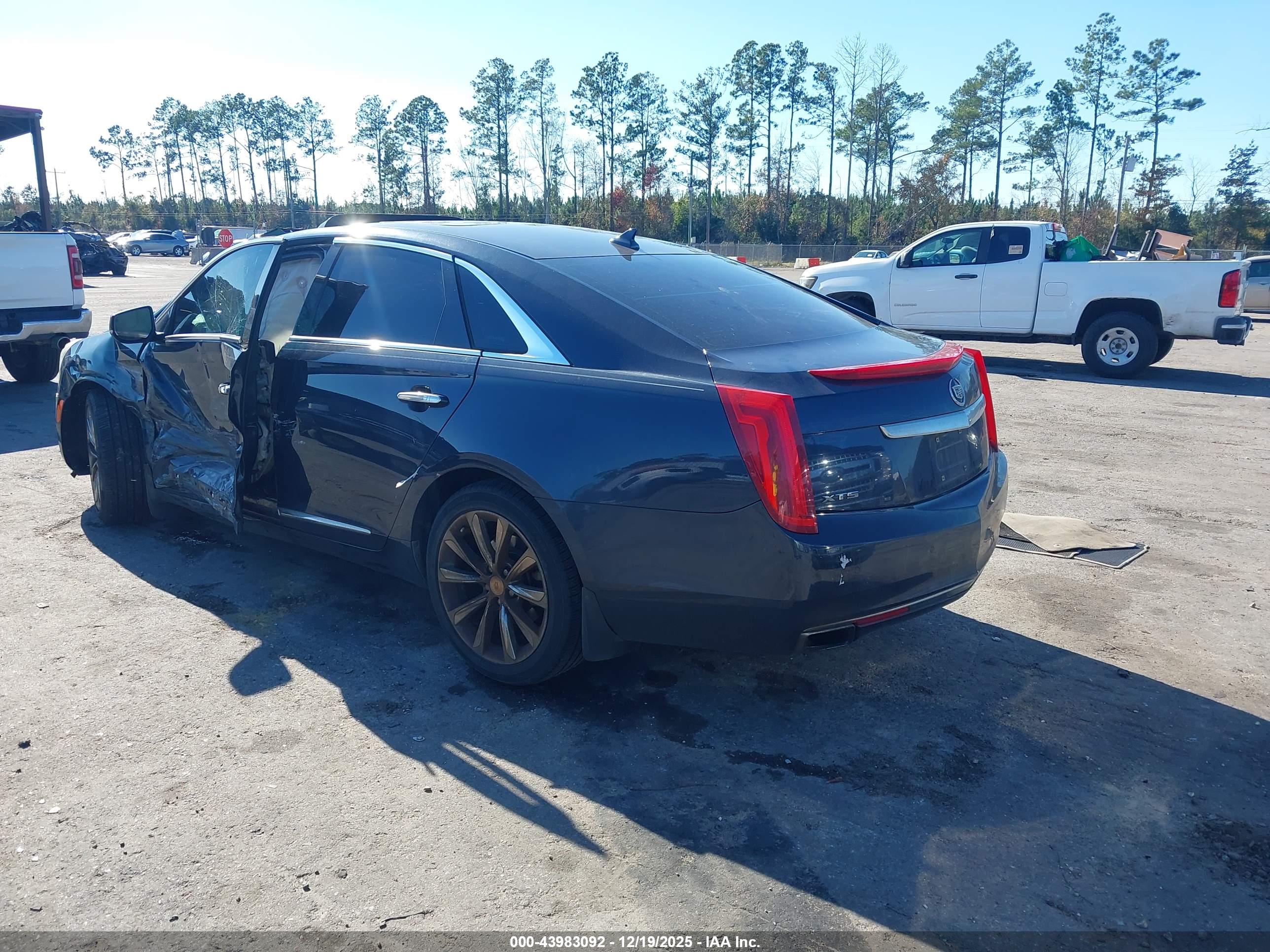 CADILLAC XTS image 3