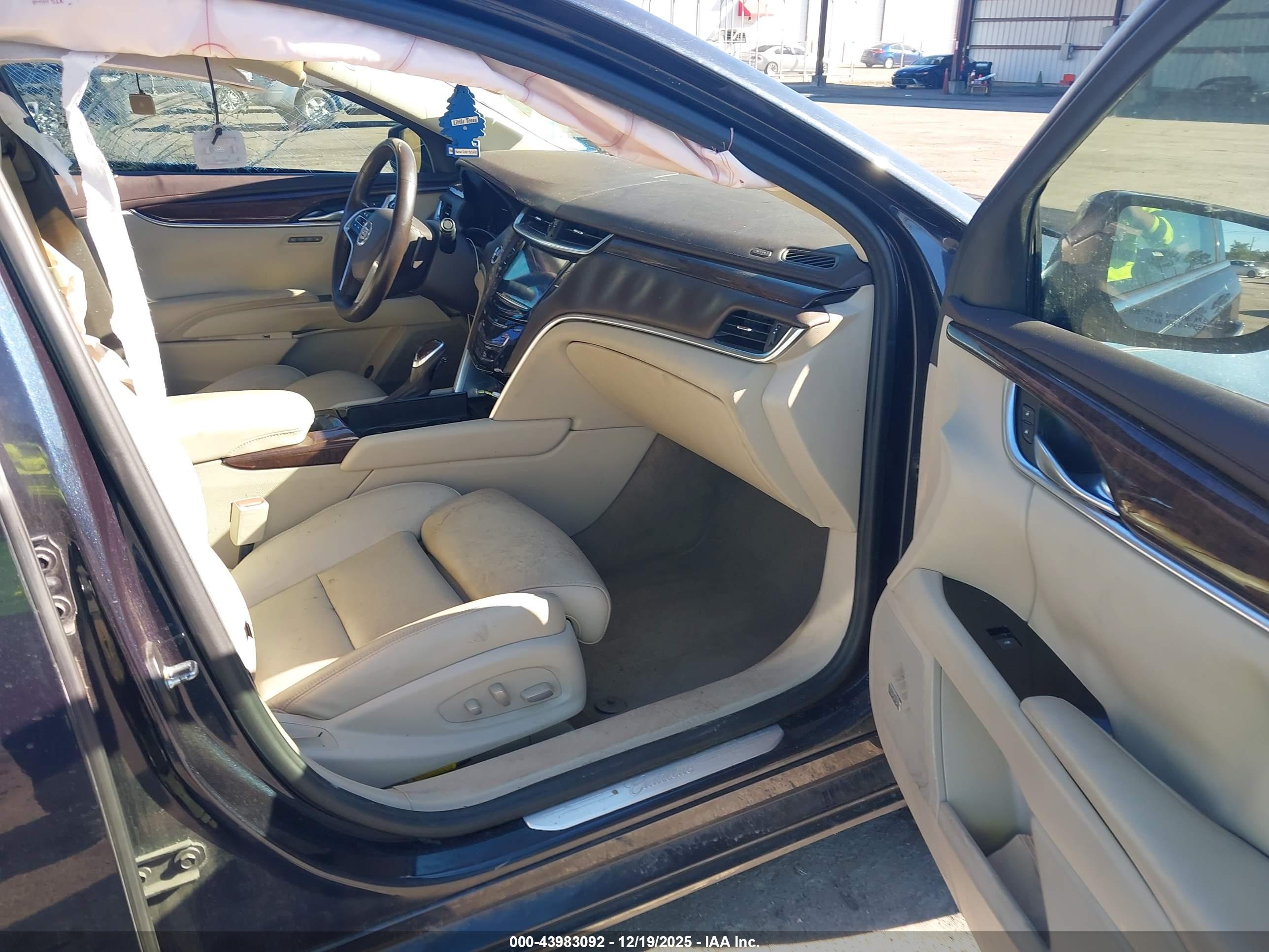 CADILLAC XTS image 5