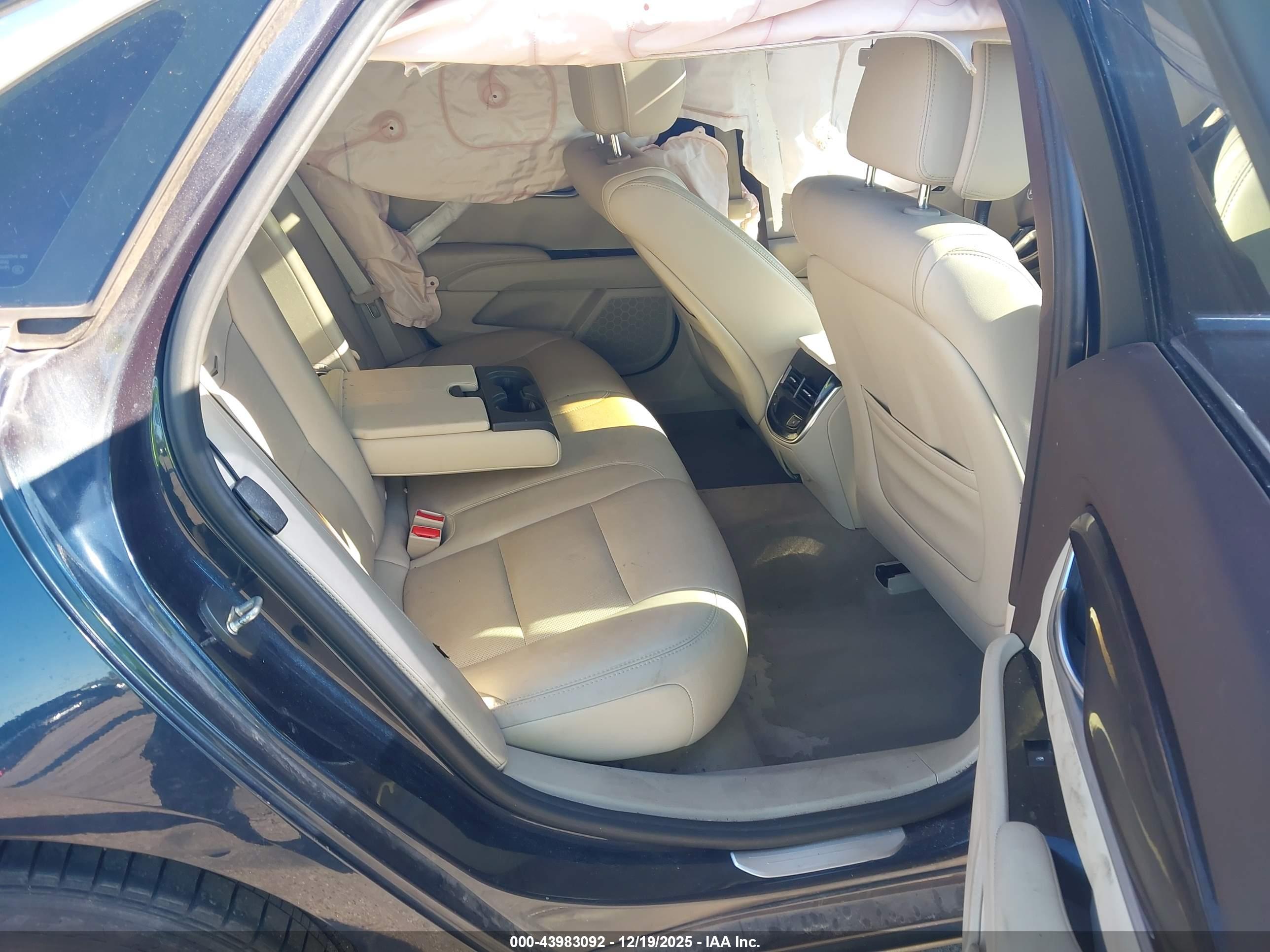 CADILLAC XTS image 8