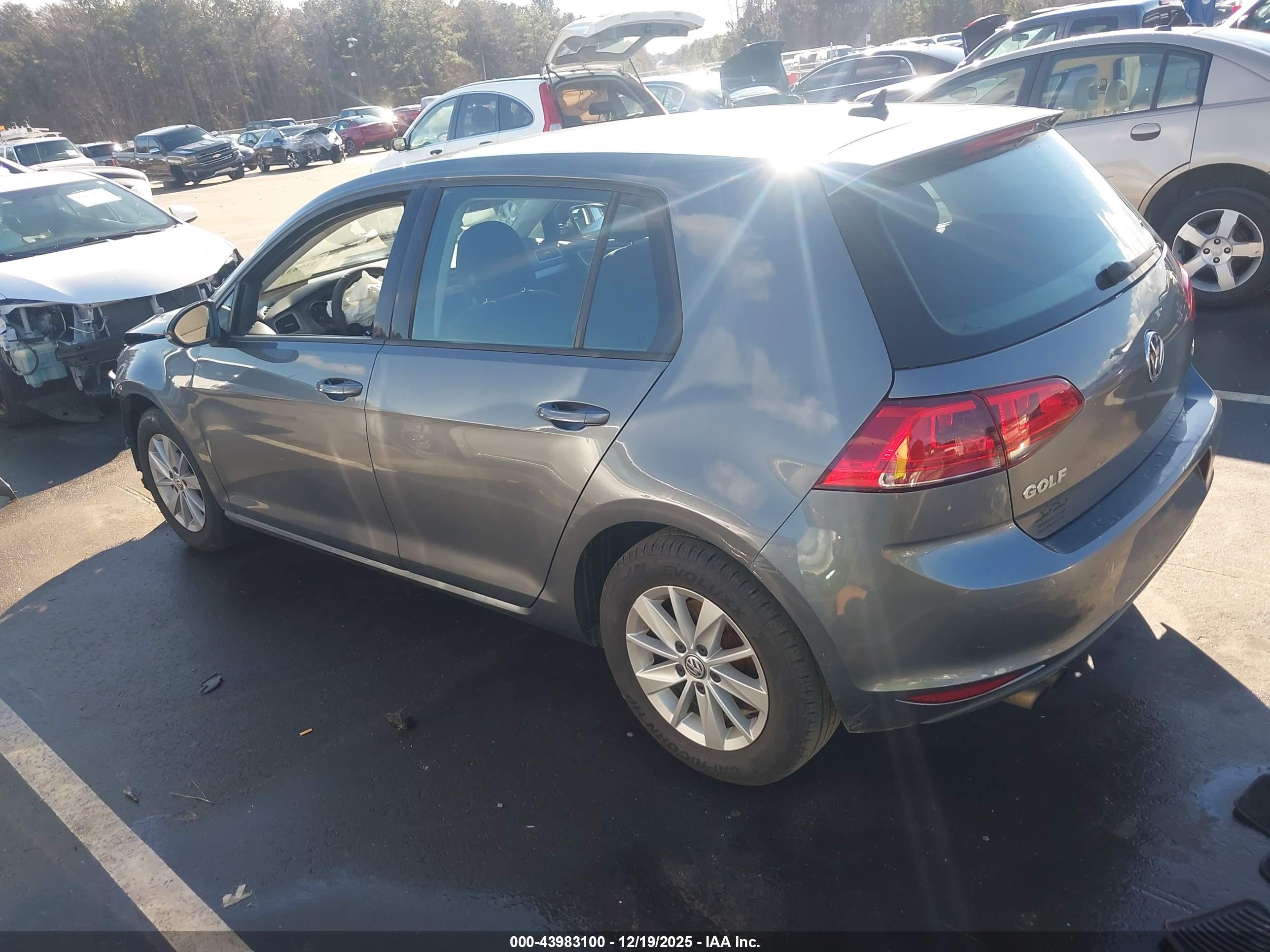 VOLKSWAGEN GOLF image 3