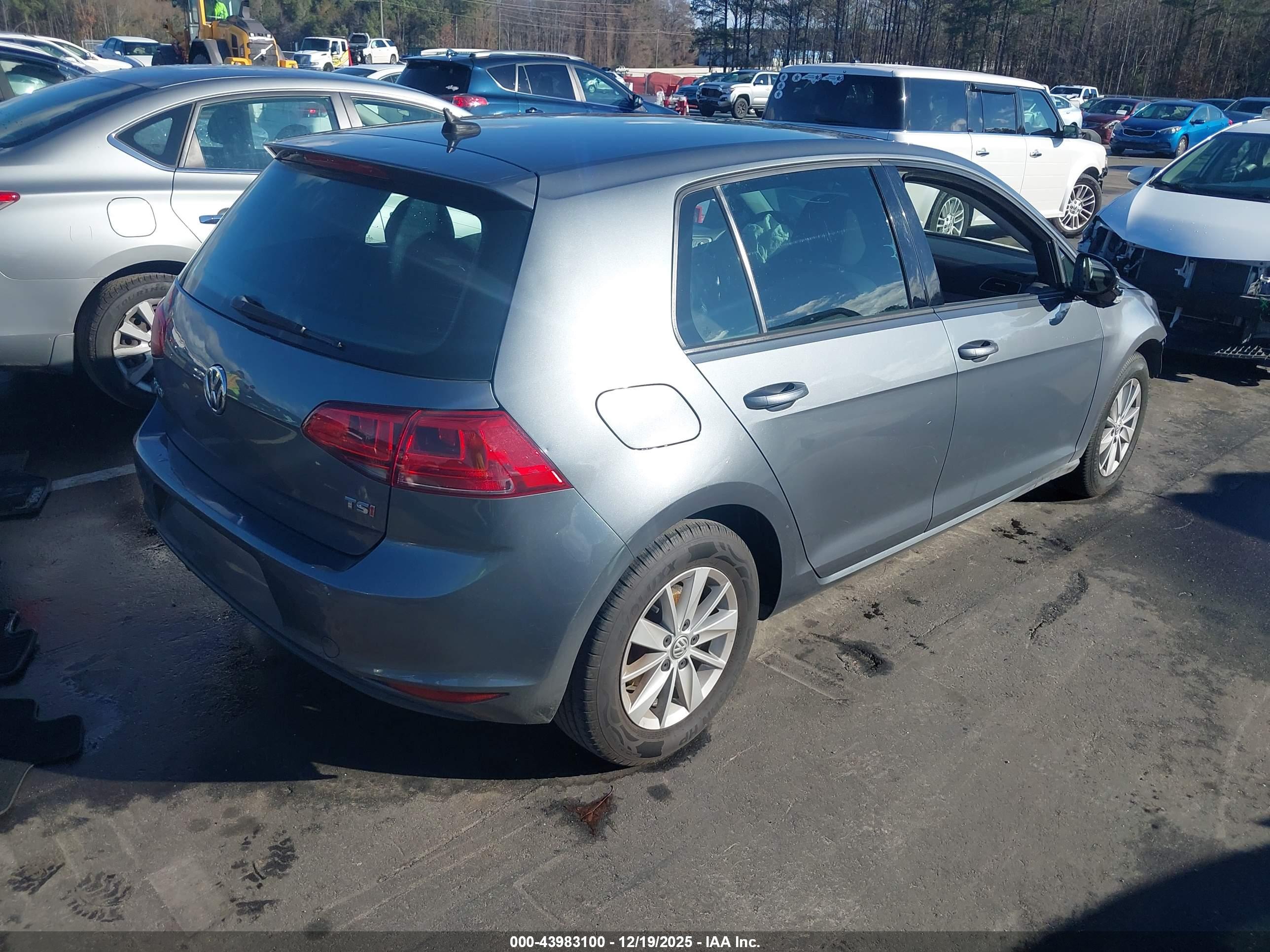 VOLKSWAGEN GOLF image 4