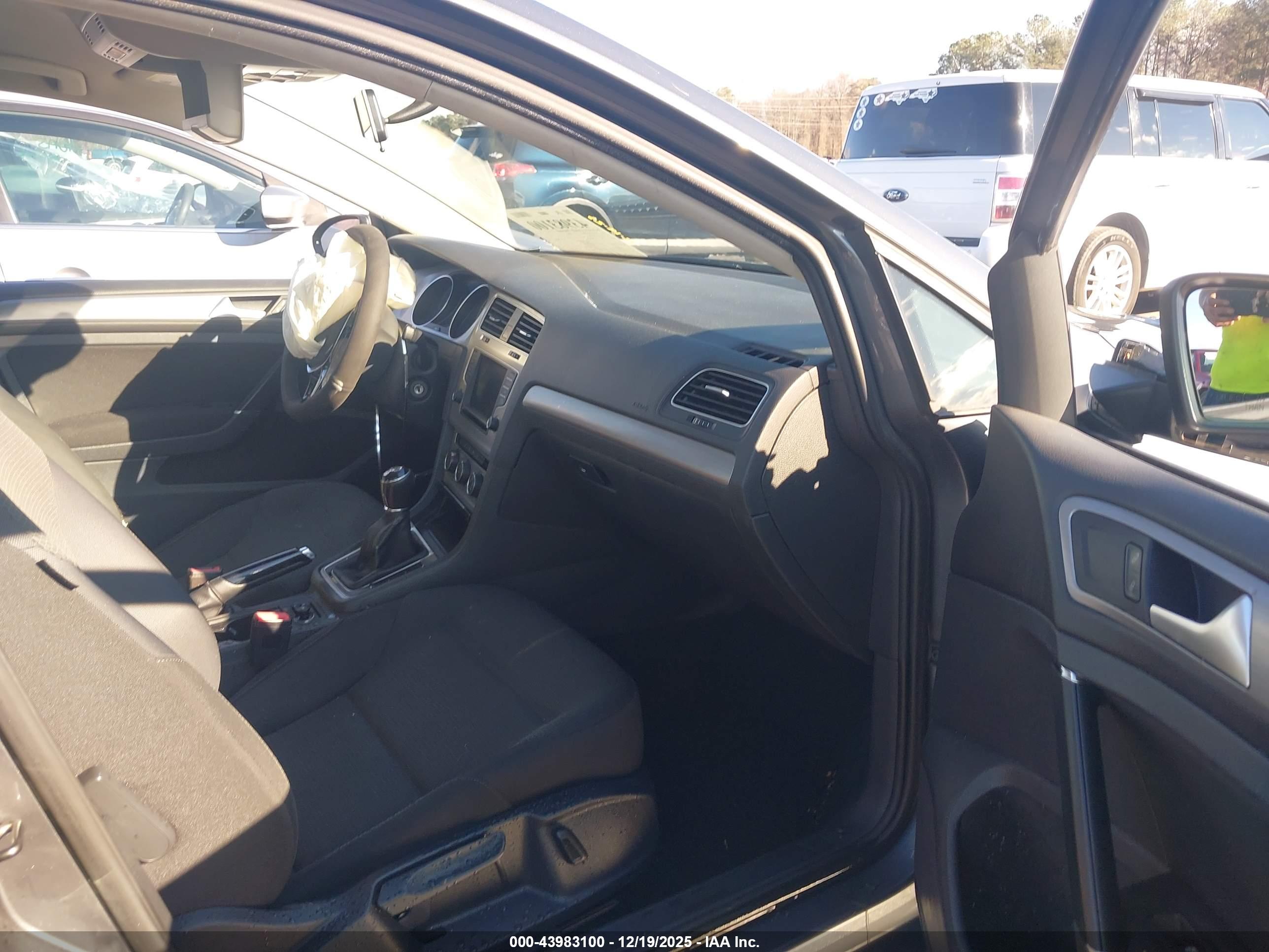 VOLKSWAGEN GOLF image 5