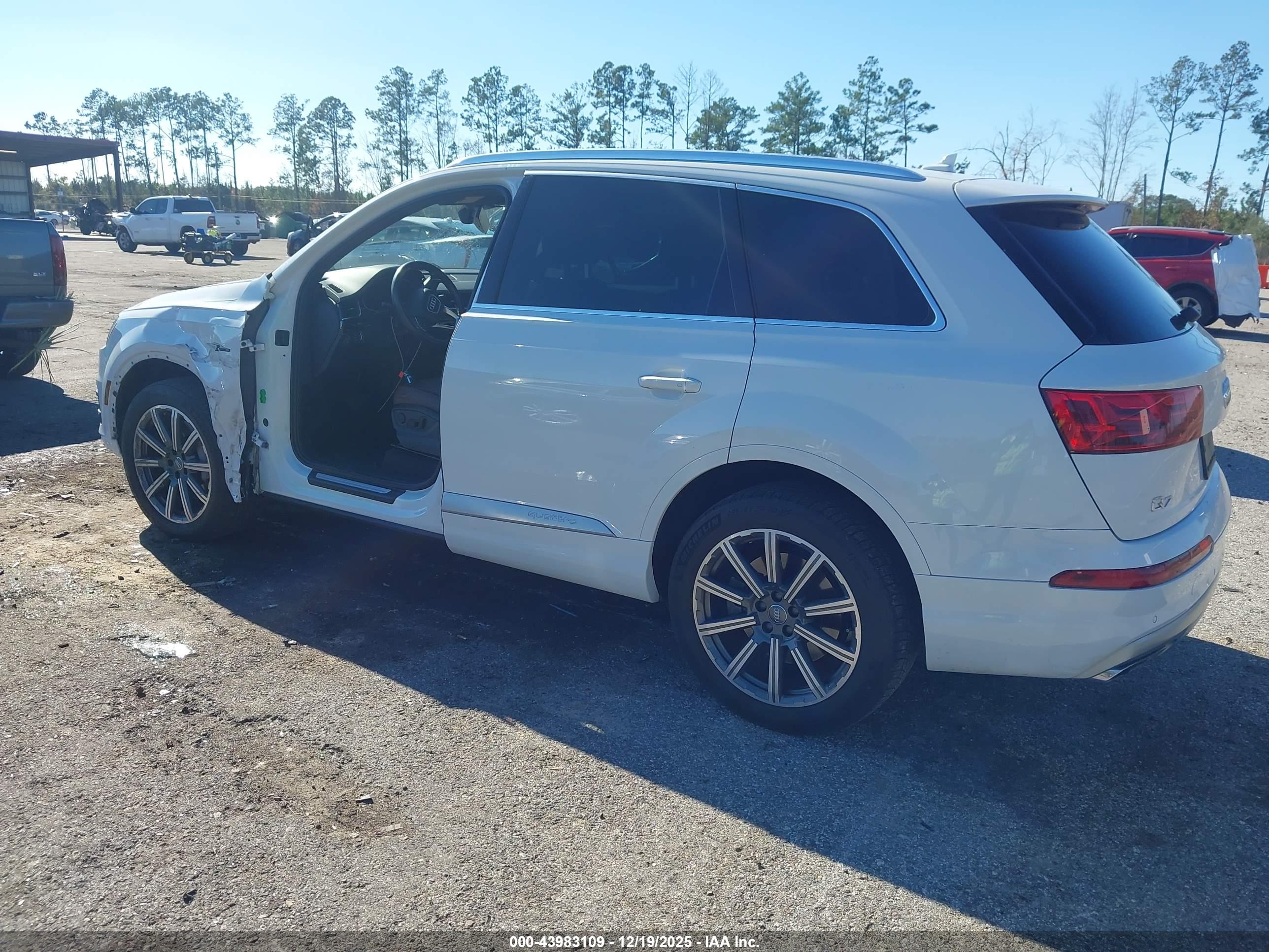 AUDI Q7 image 3