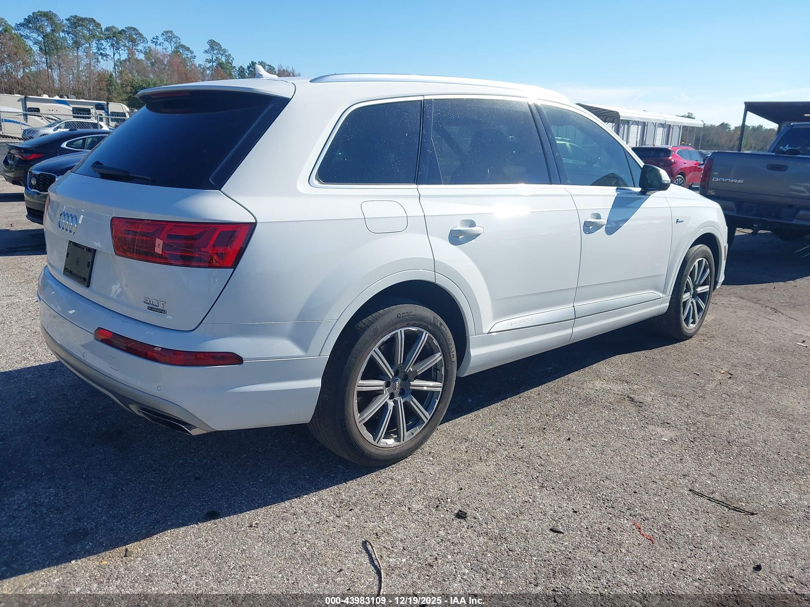 AUDI Q7 image 4