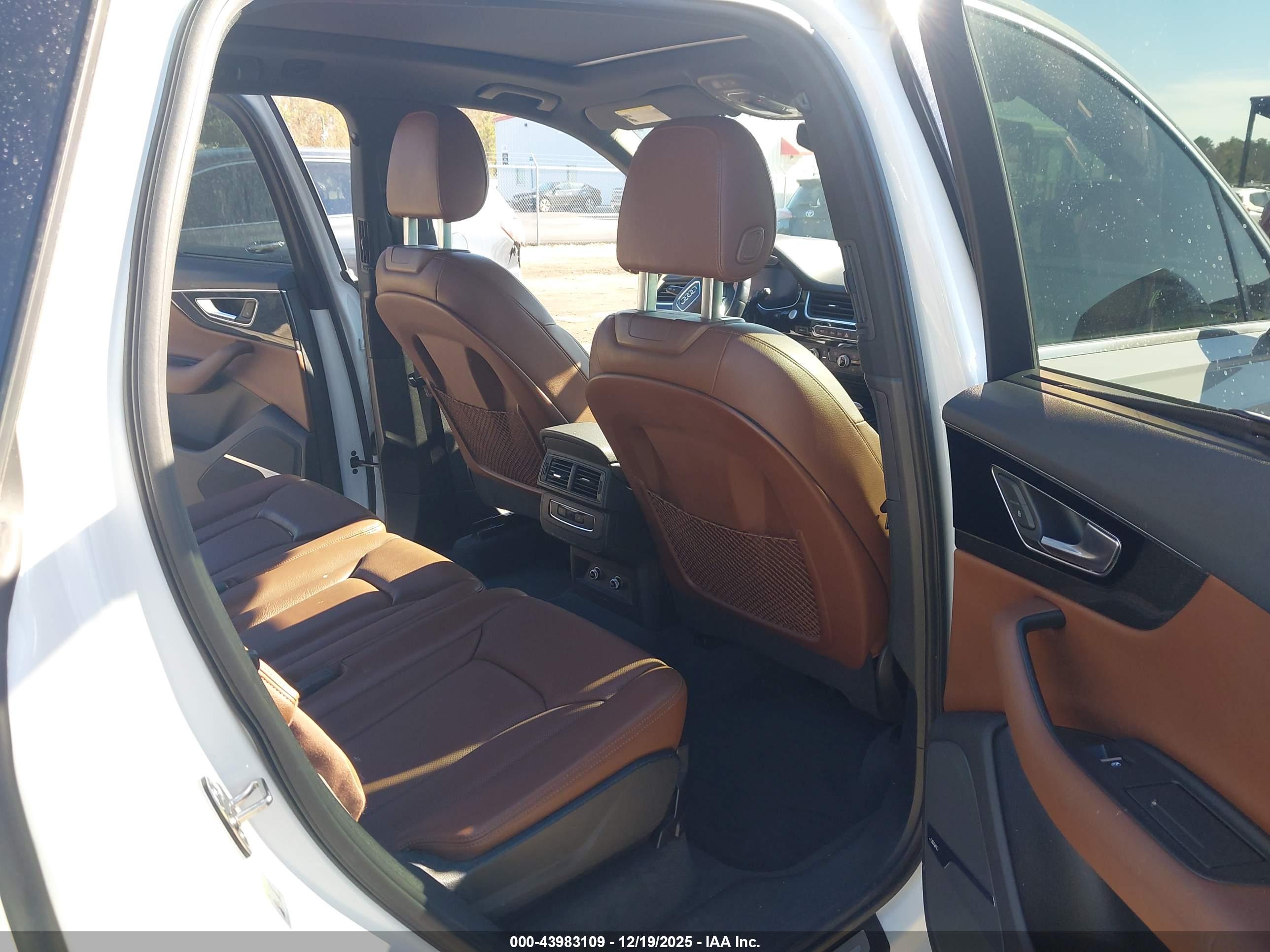 AUDI Q7 image 8