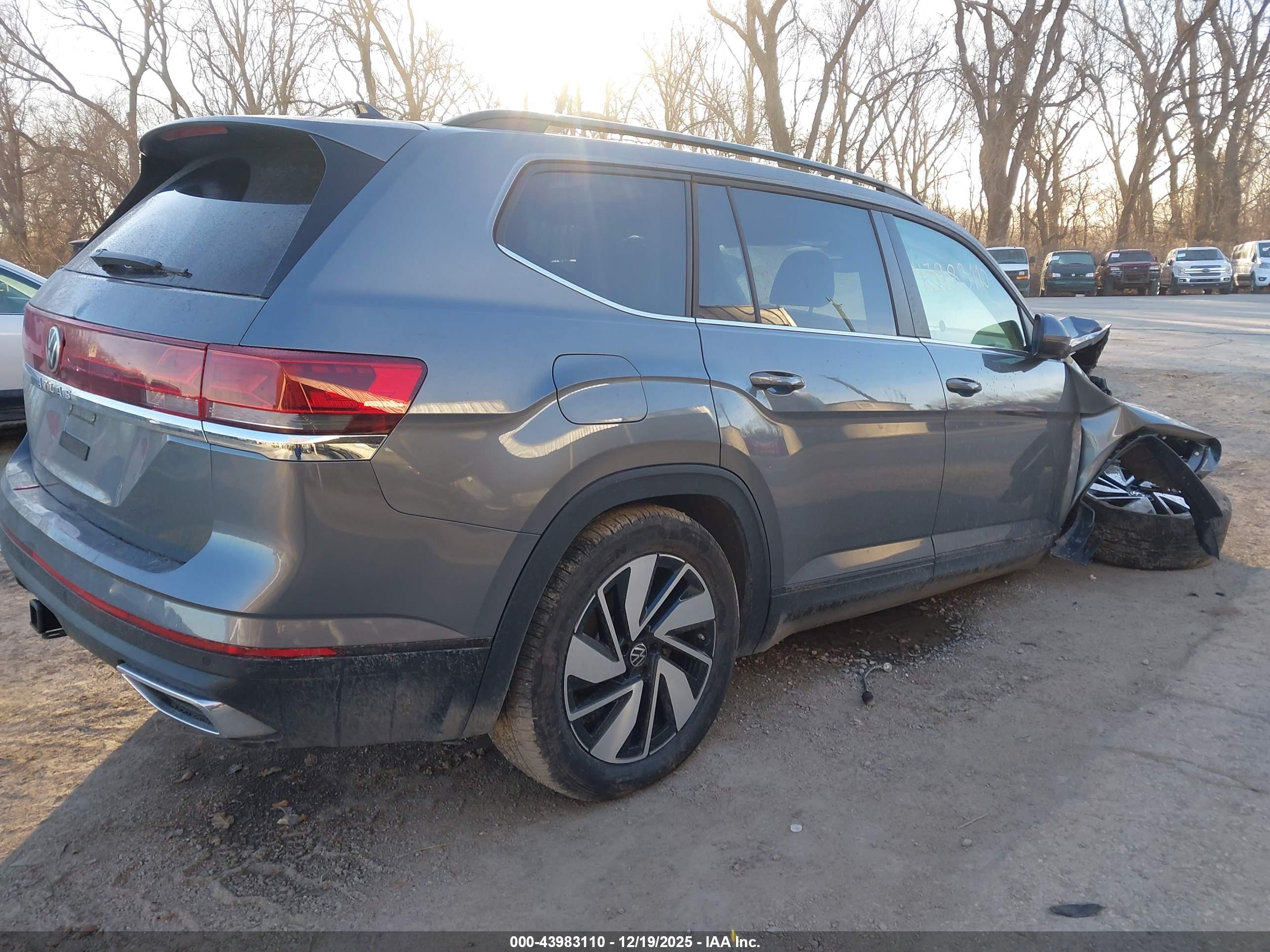 VOLKSWAGEN ATLAS image 4