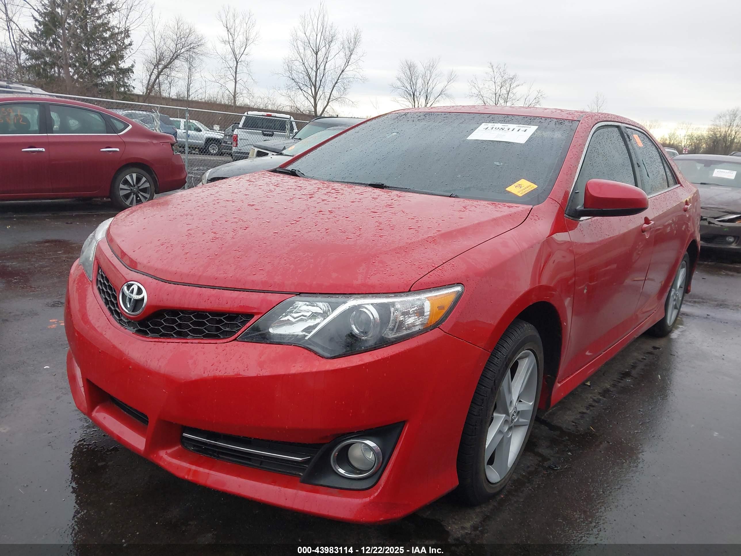TOYOTA CAMRY image 2