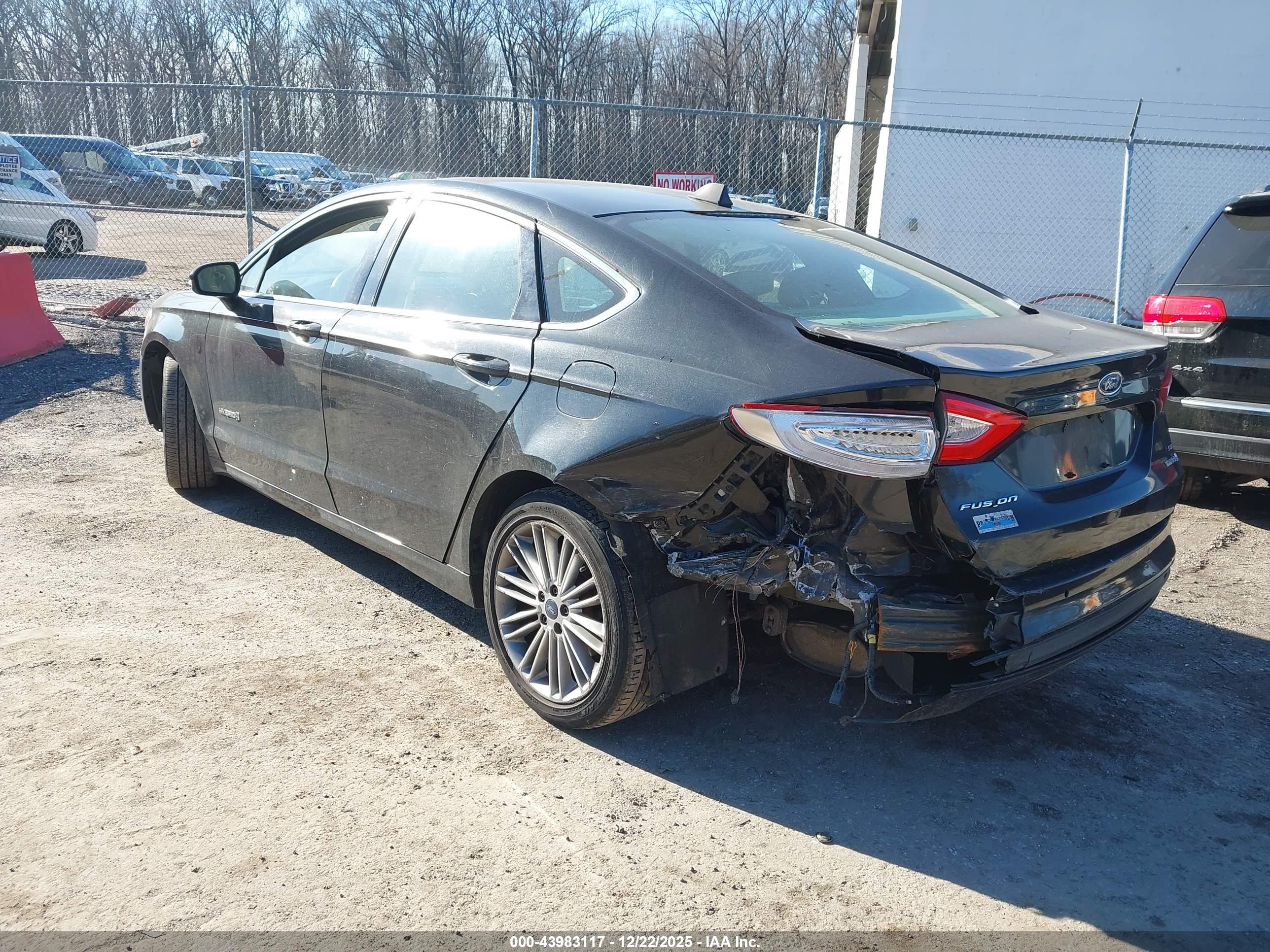 FORD FUSION image 3
