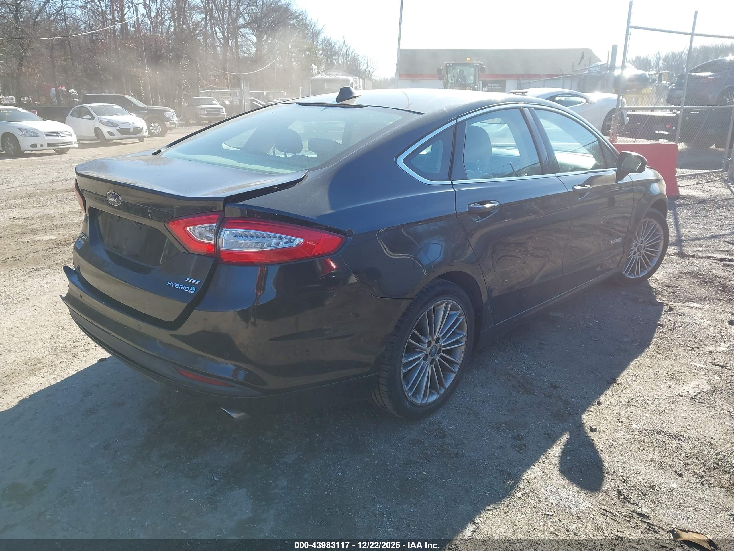 FORD FUSION image 4
