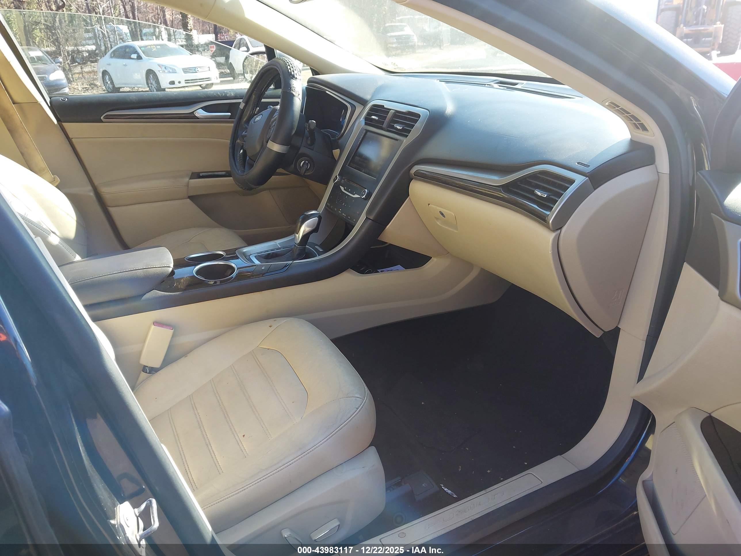 FORD FUSION image 5