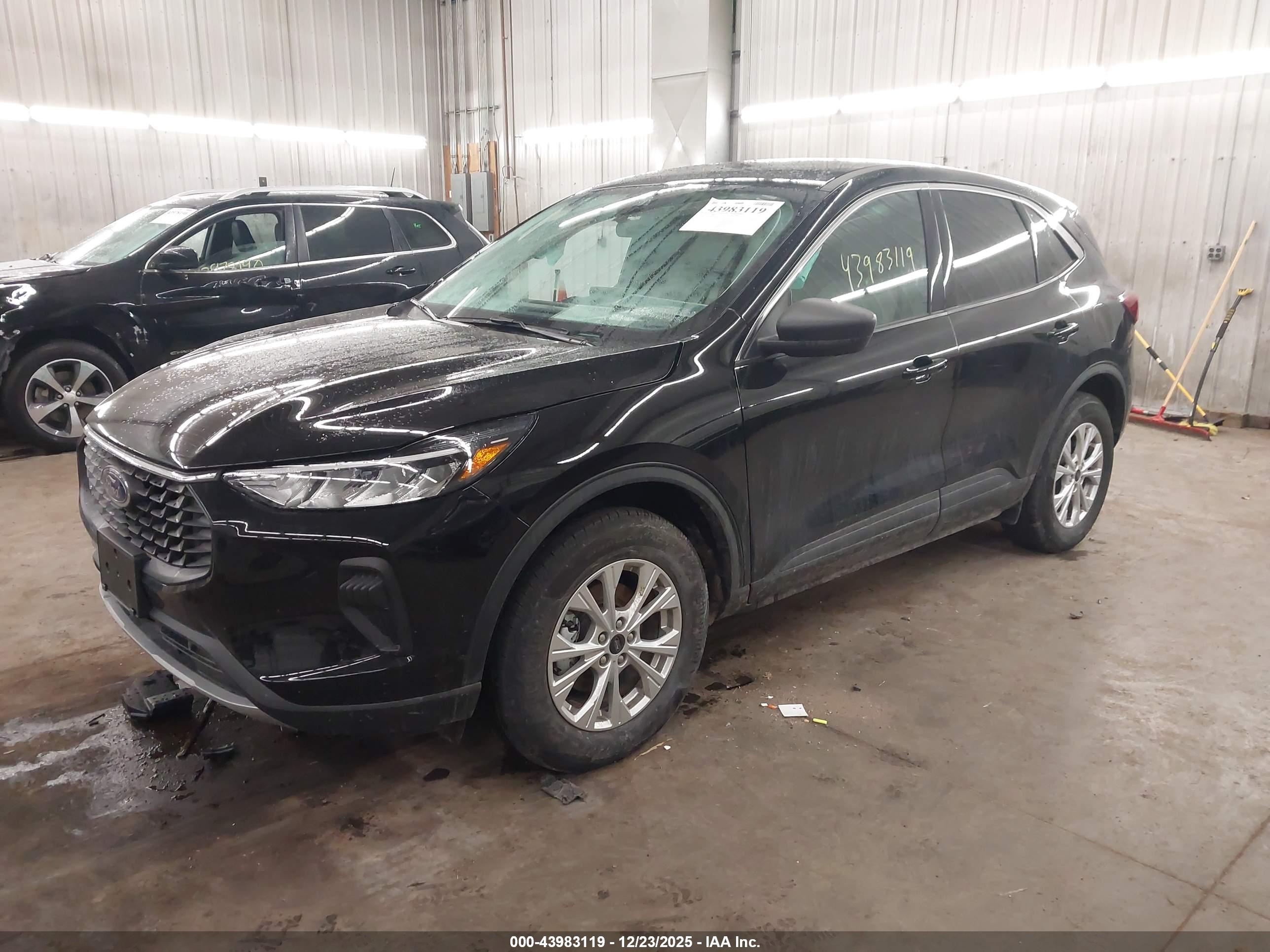 FORD ESCAPE image 2
