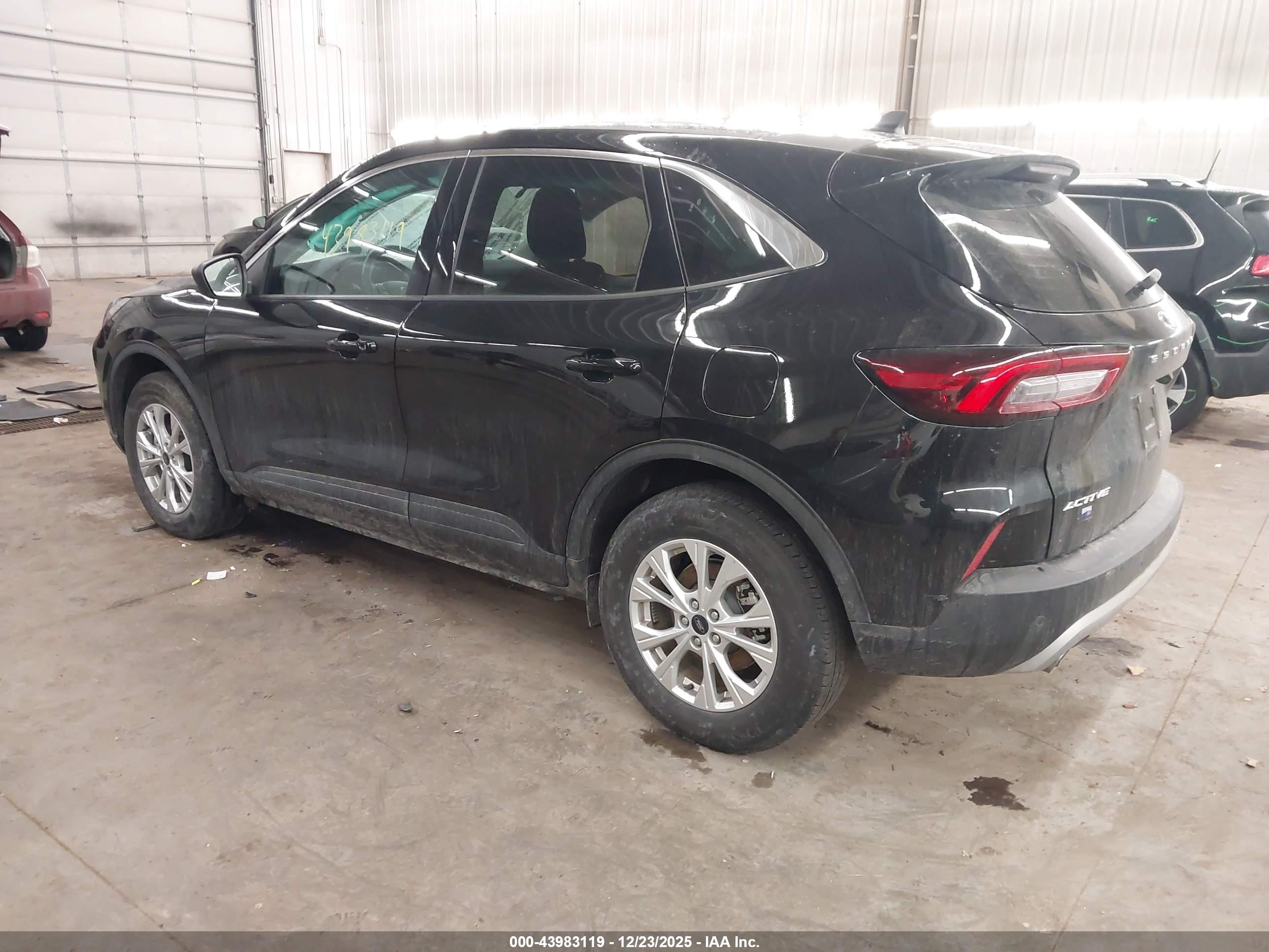 FORD ESCAPE image 3