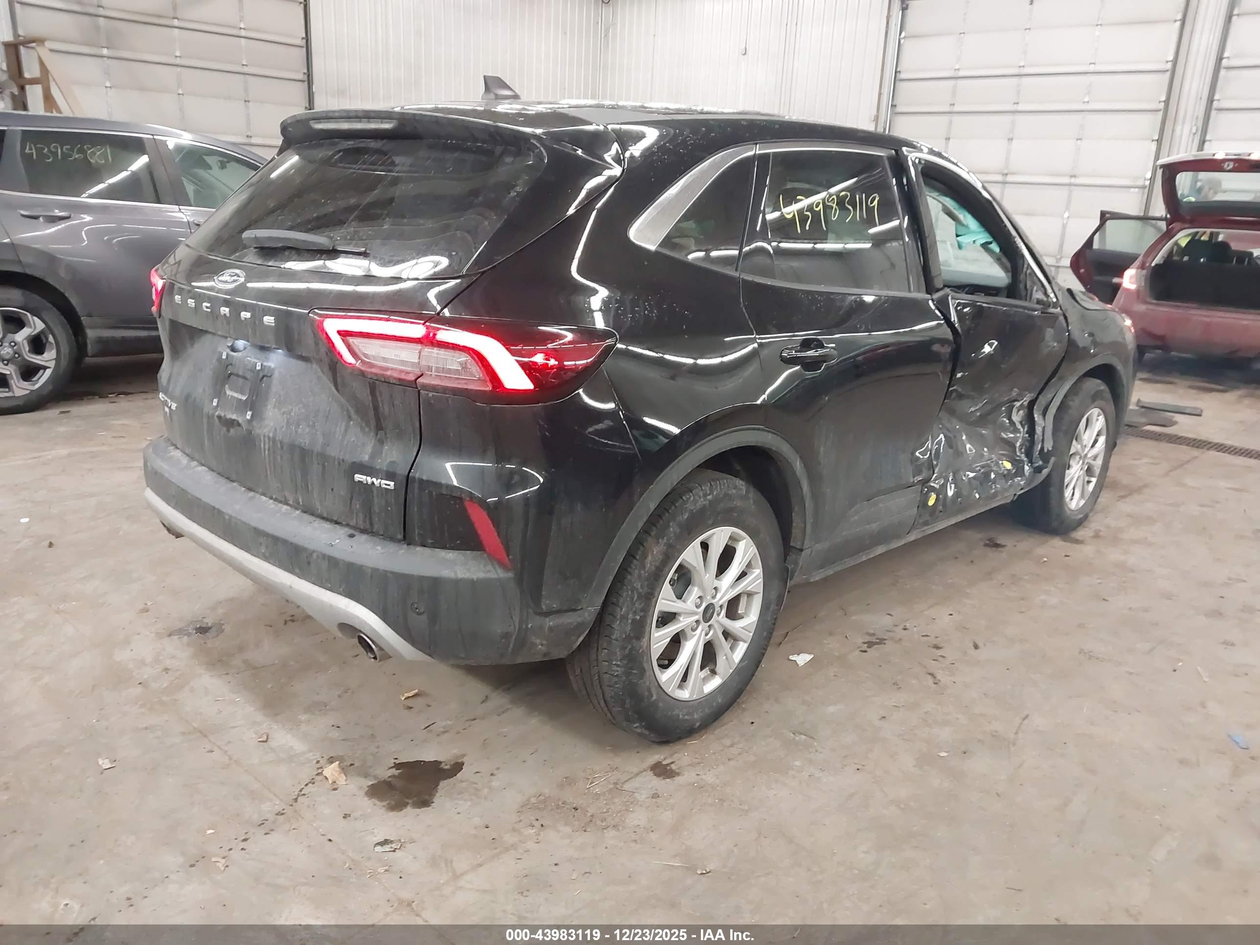 FORD ESCAPE image 4