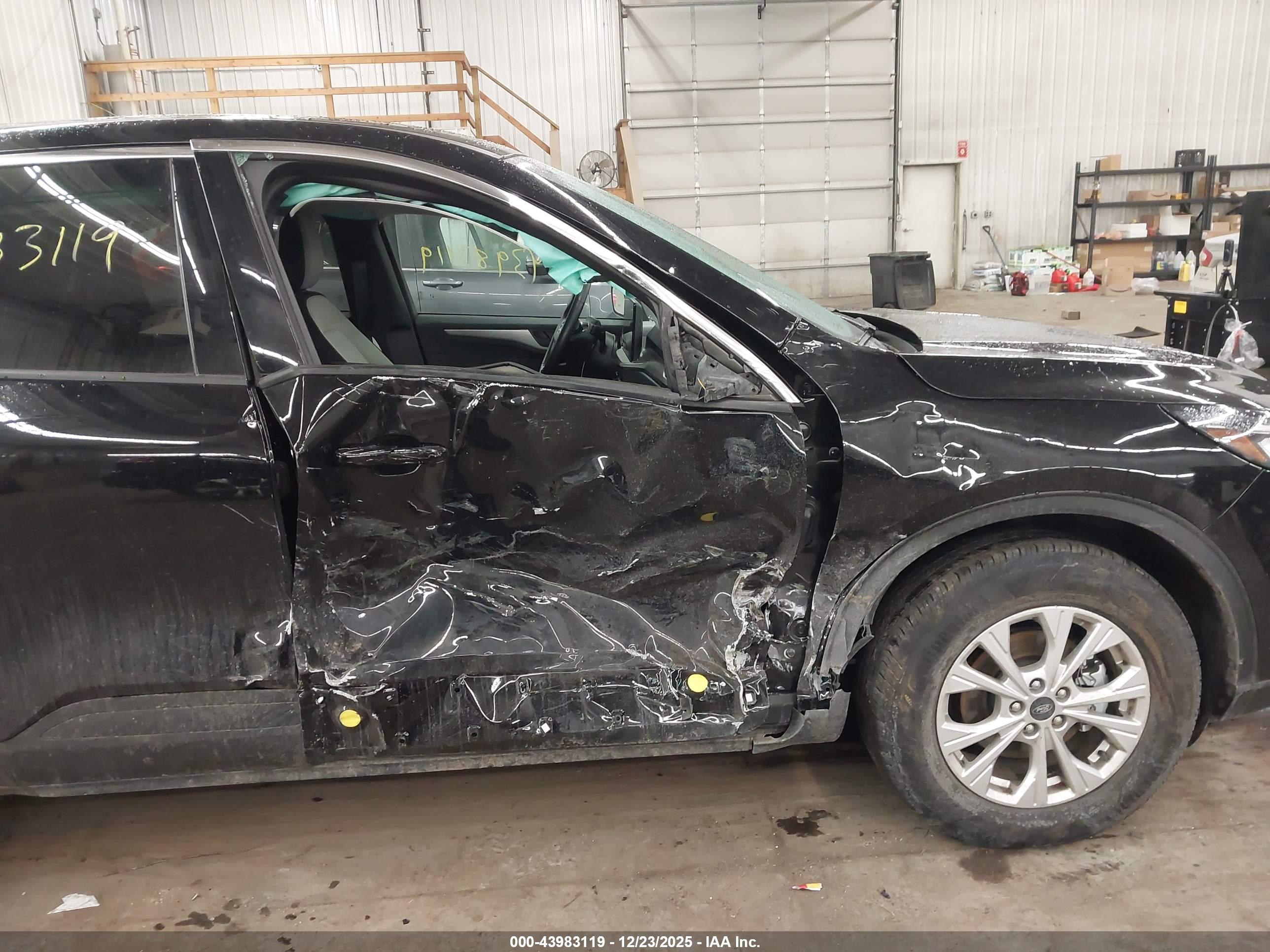 FORD ESCAPE image 6