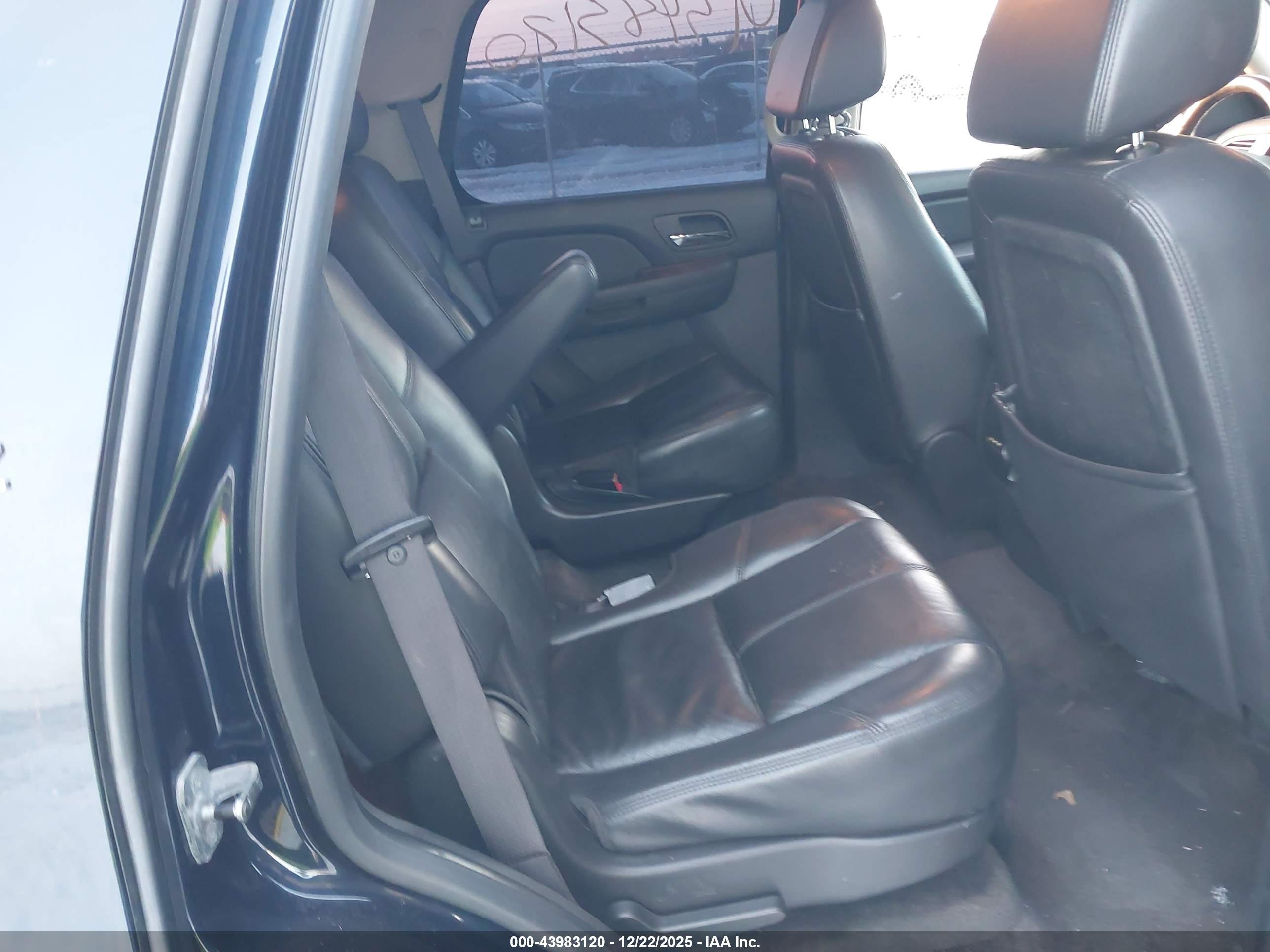 CHEVROLET TAHOE image 8