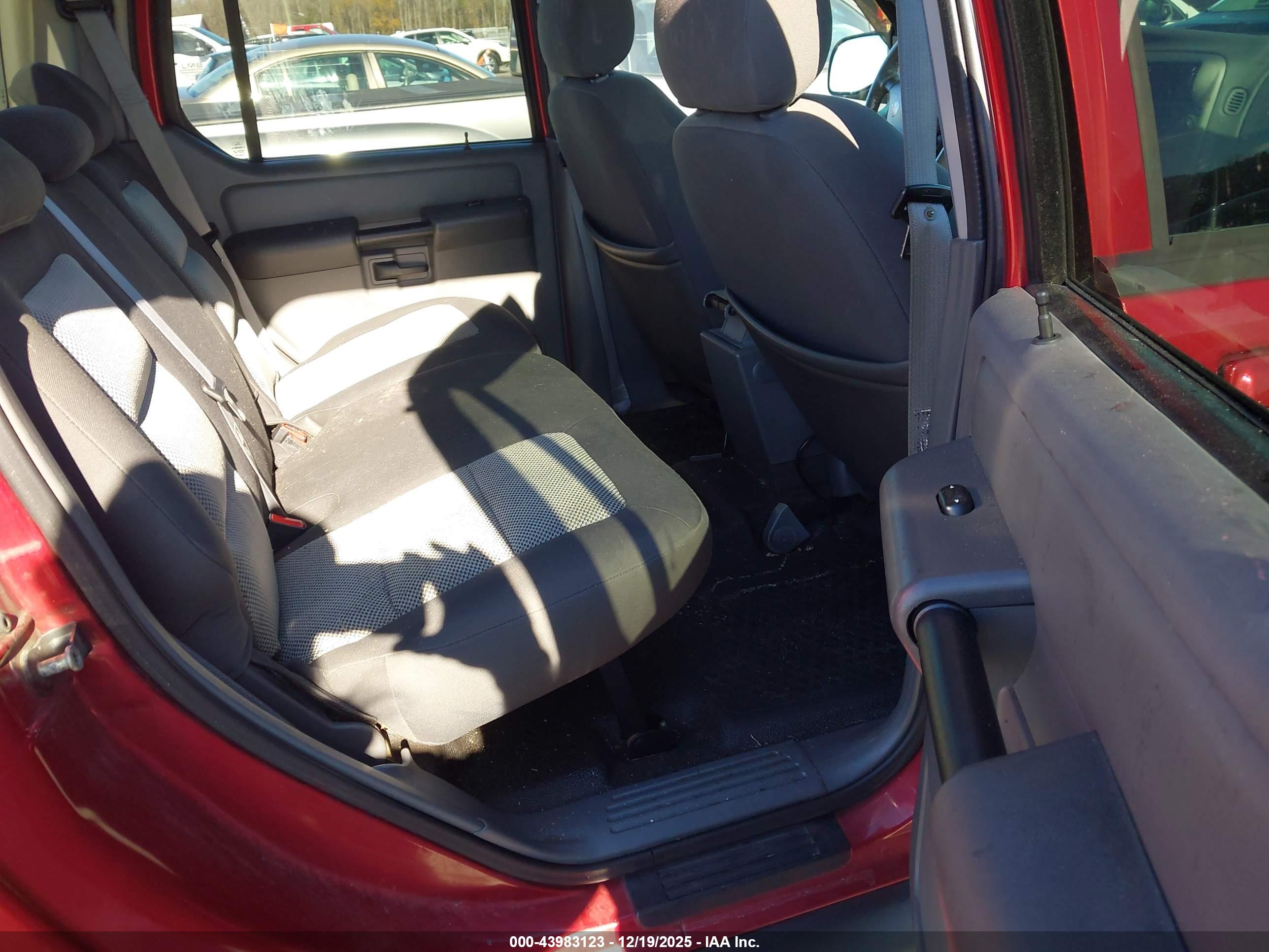 FORD EXPLORER image 8