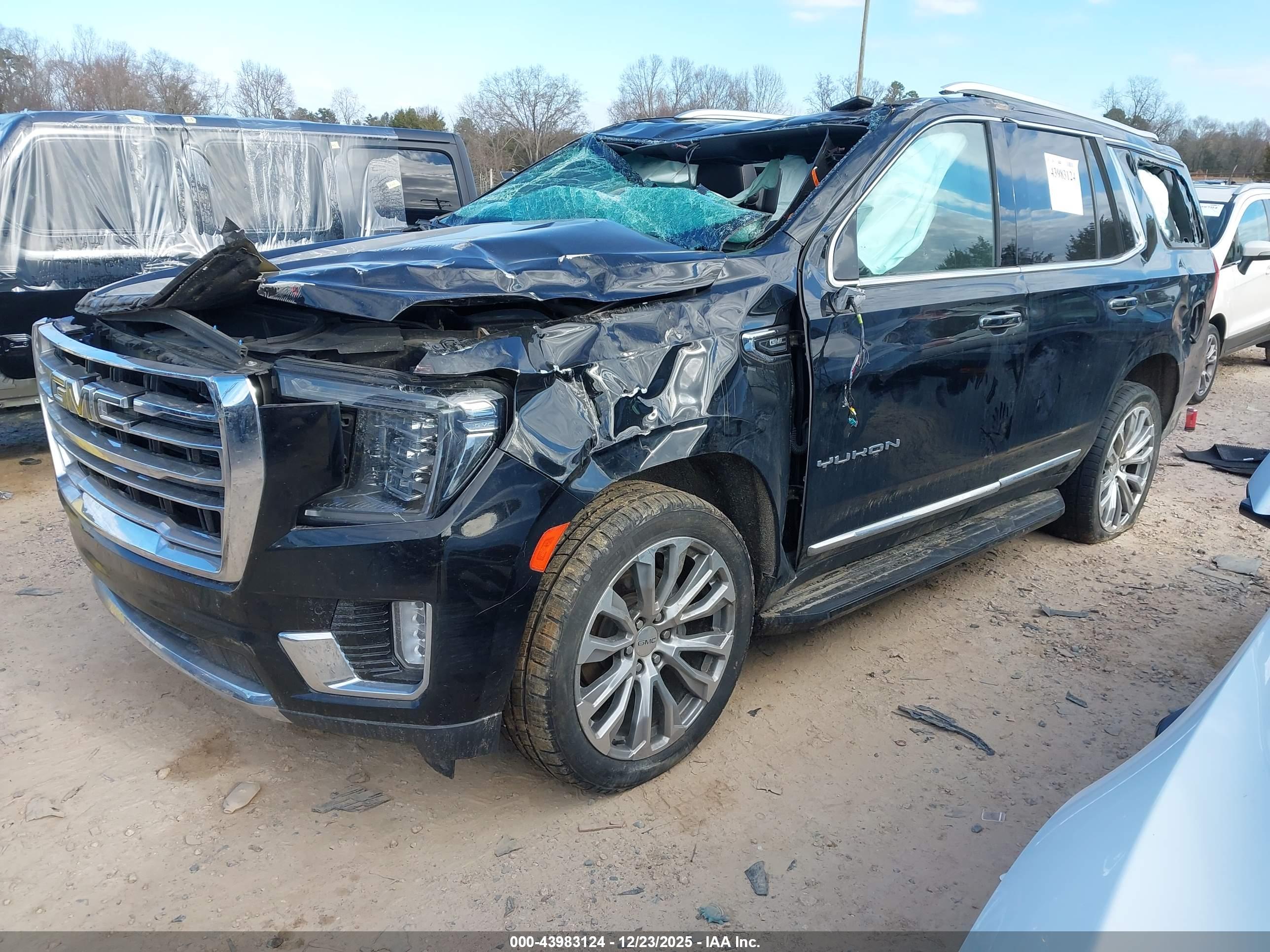 GMC YUKON image 2