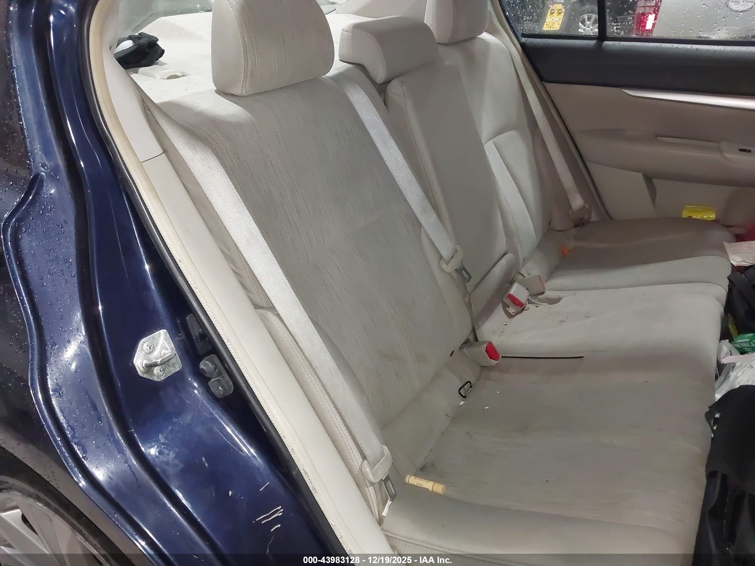 SUBARU LEGACY image 8