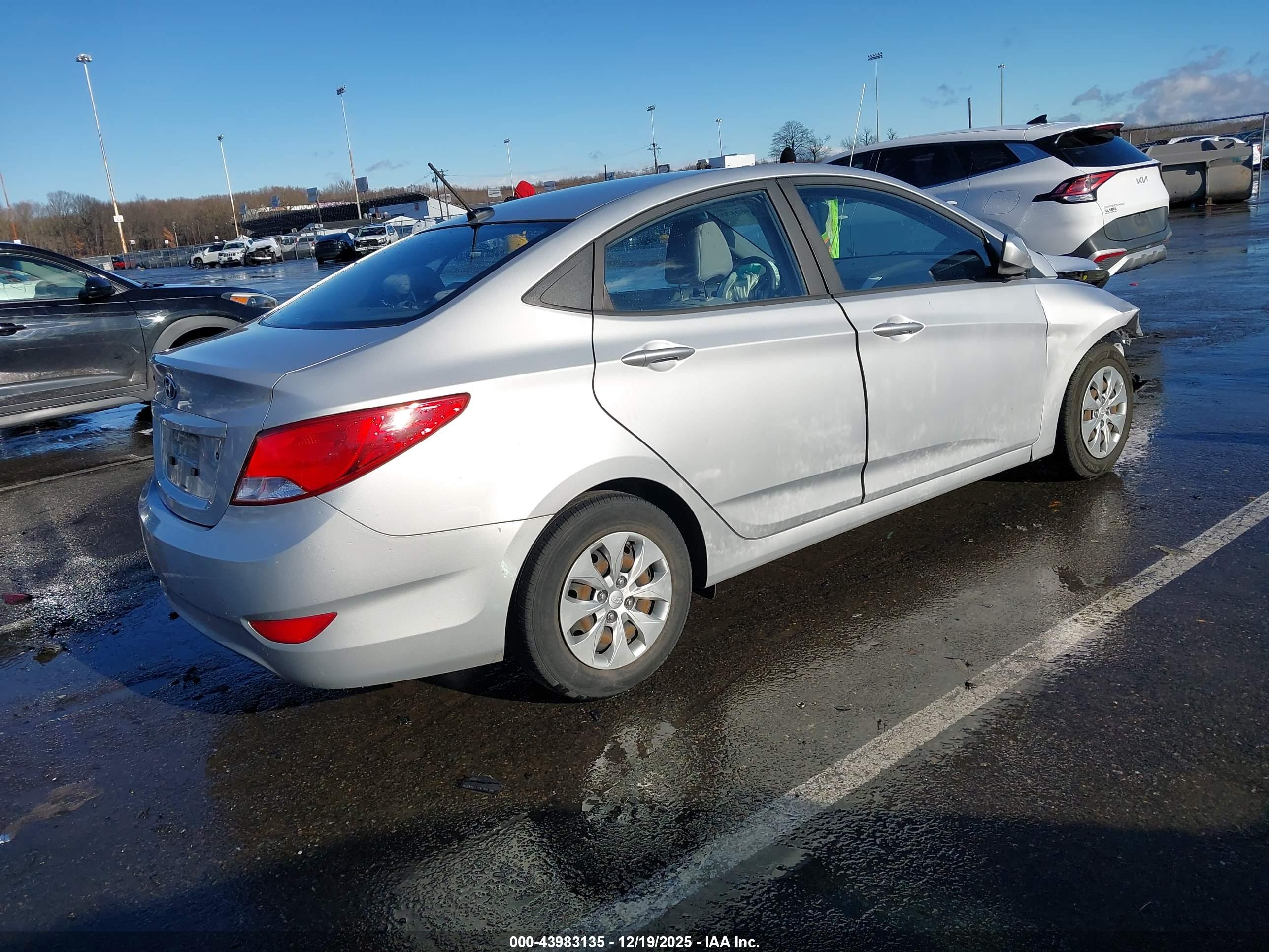 HYUNDAI ACCENT image 4