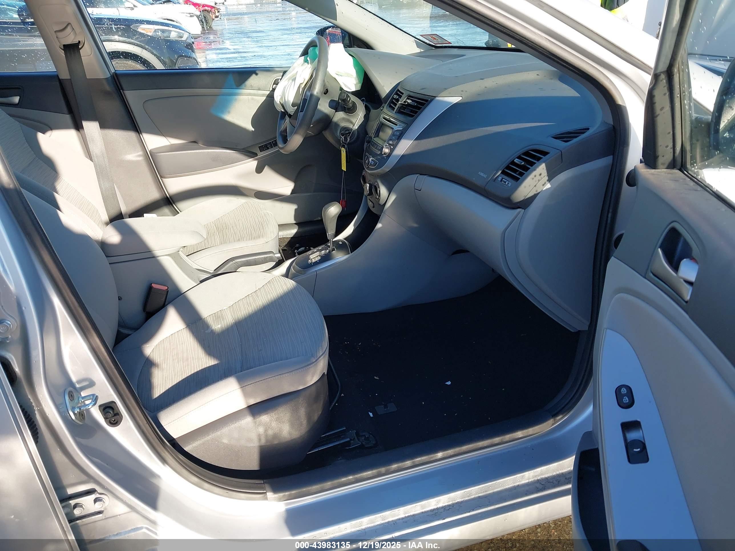 HYUNDAI ACCENT image 5