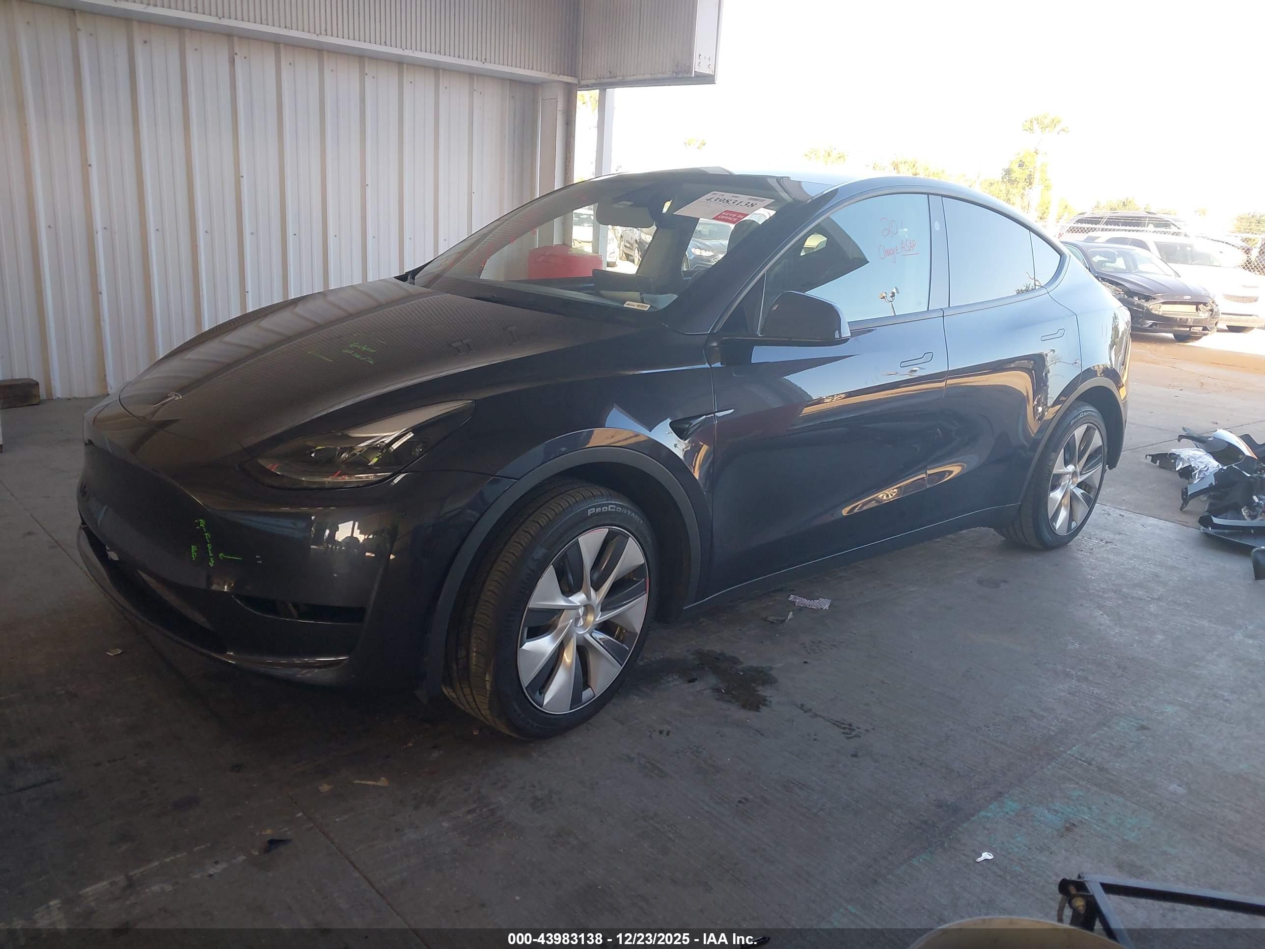 TESLA MODEL image 2