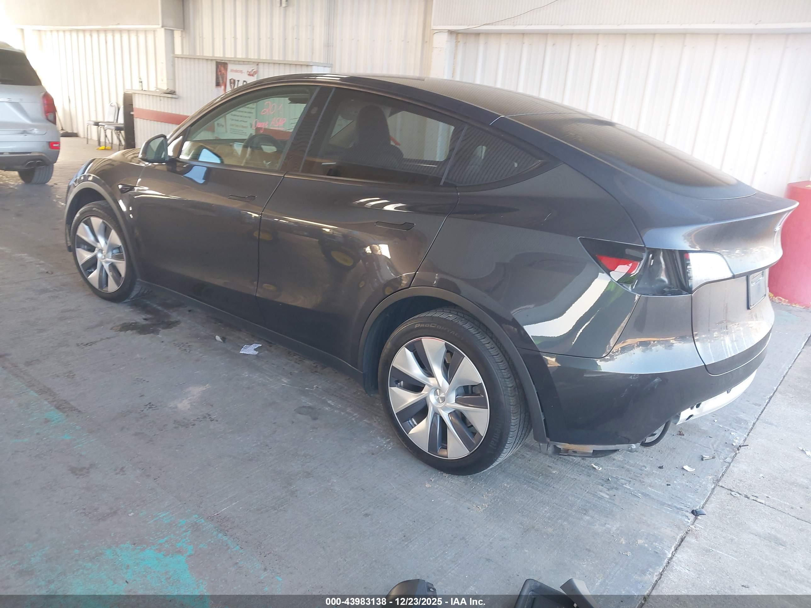 TESLA MODEL image 3
